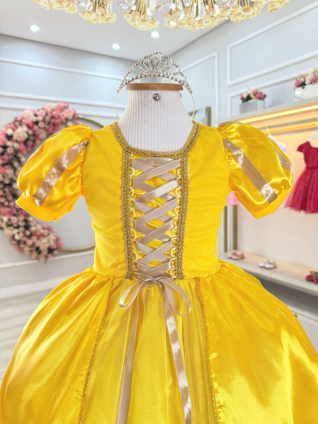 Fantasia Infantil Princesa em Cetim Amarelo com Saia Rodada