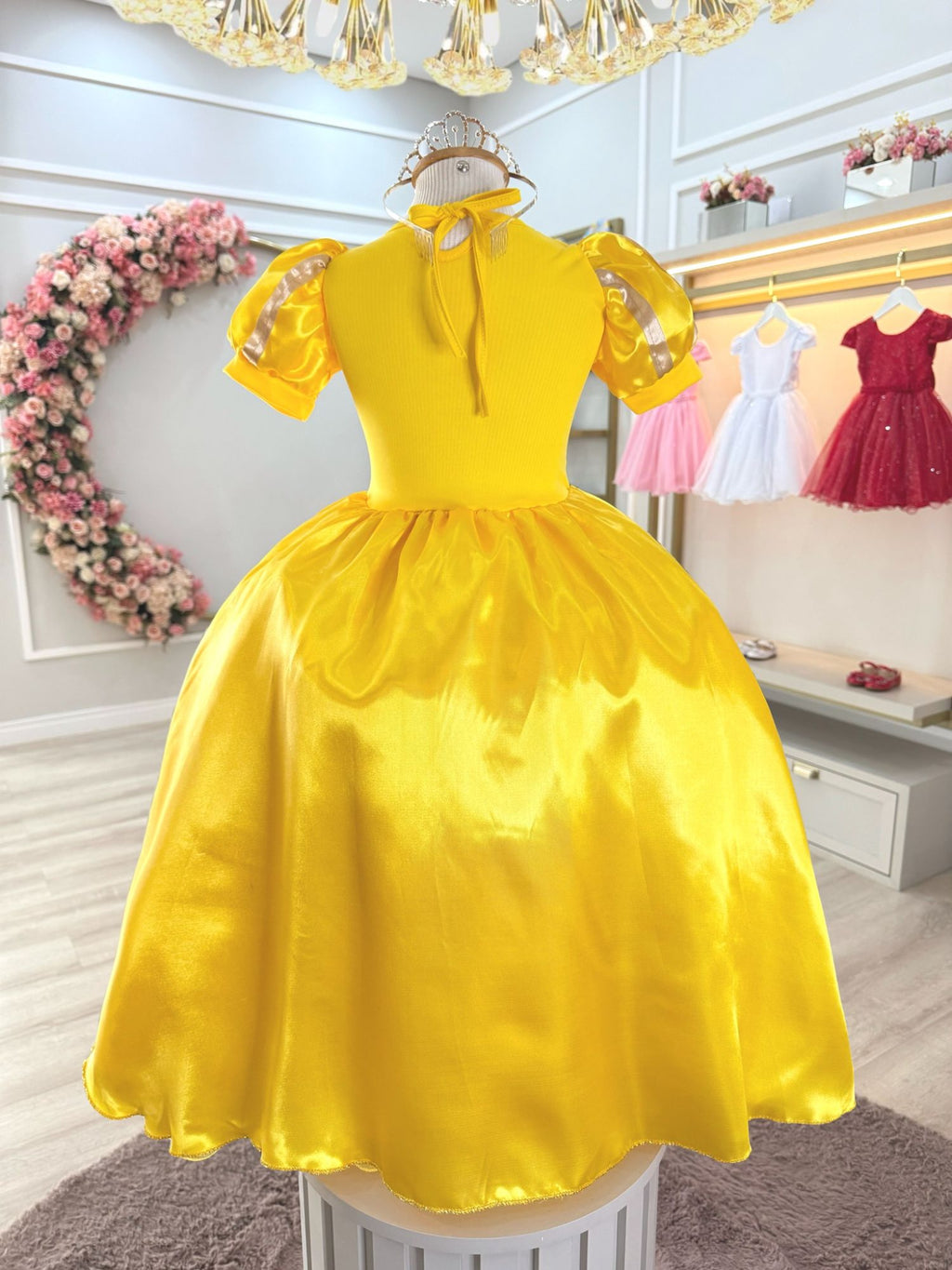 Fantasia Infantil Princesa em Cetim Amarelo com Saia Rodada