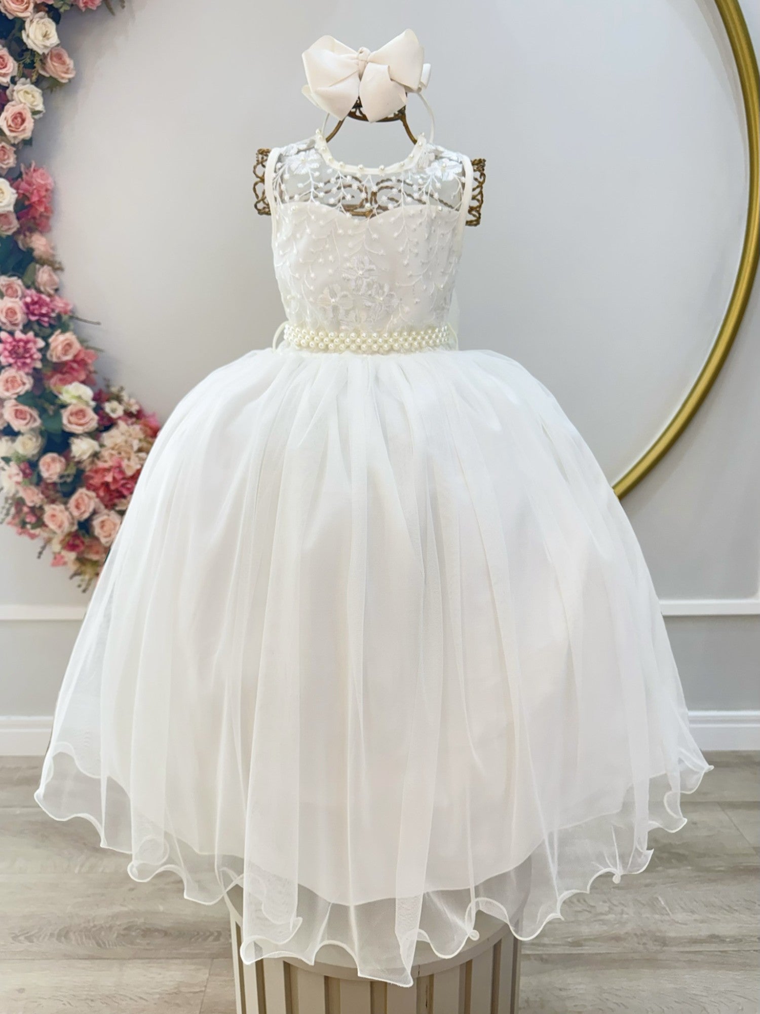 Vestido Infantil Longo Off White Com Renda e Pérolas para Damas de Luxo