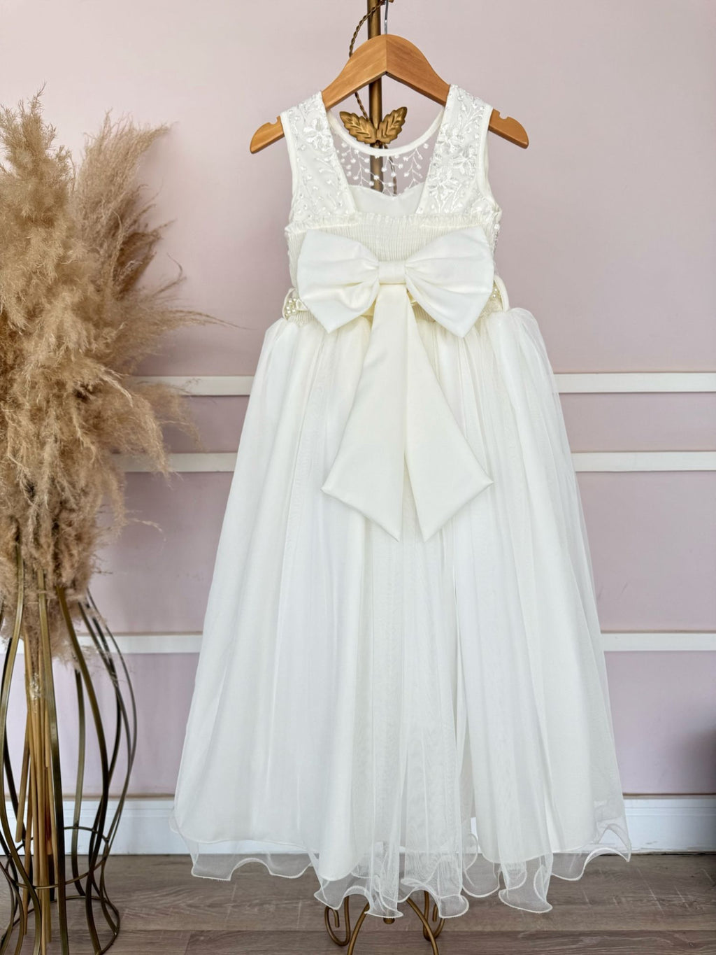 Vestido Infantil Longo Off White Com Renda e Pérolas para Damas de Luxo
