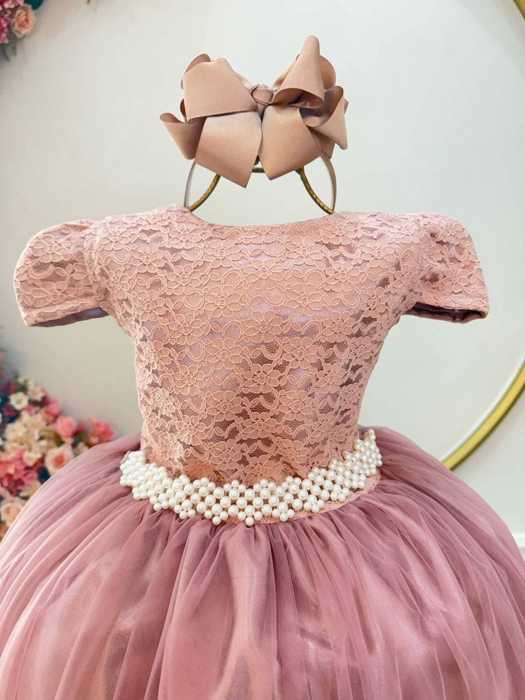 Vestido Longo Infantil em Rosa com Renda e Pérolas para Festas