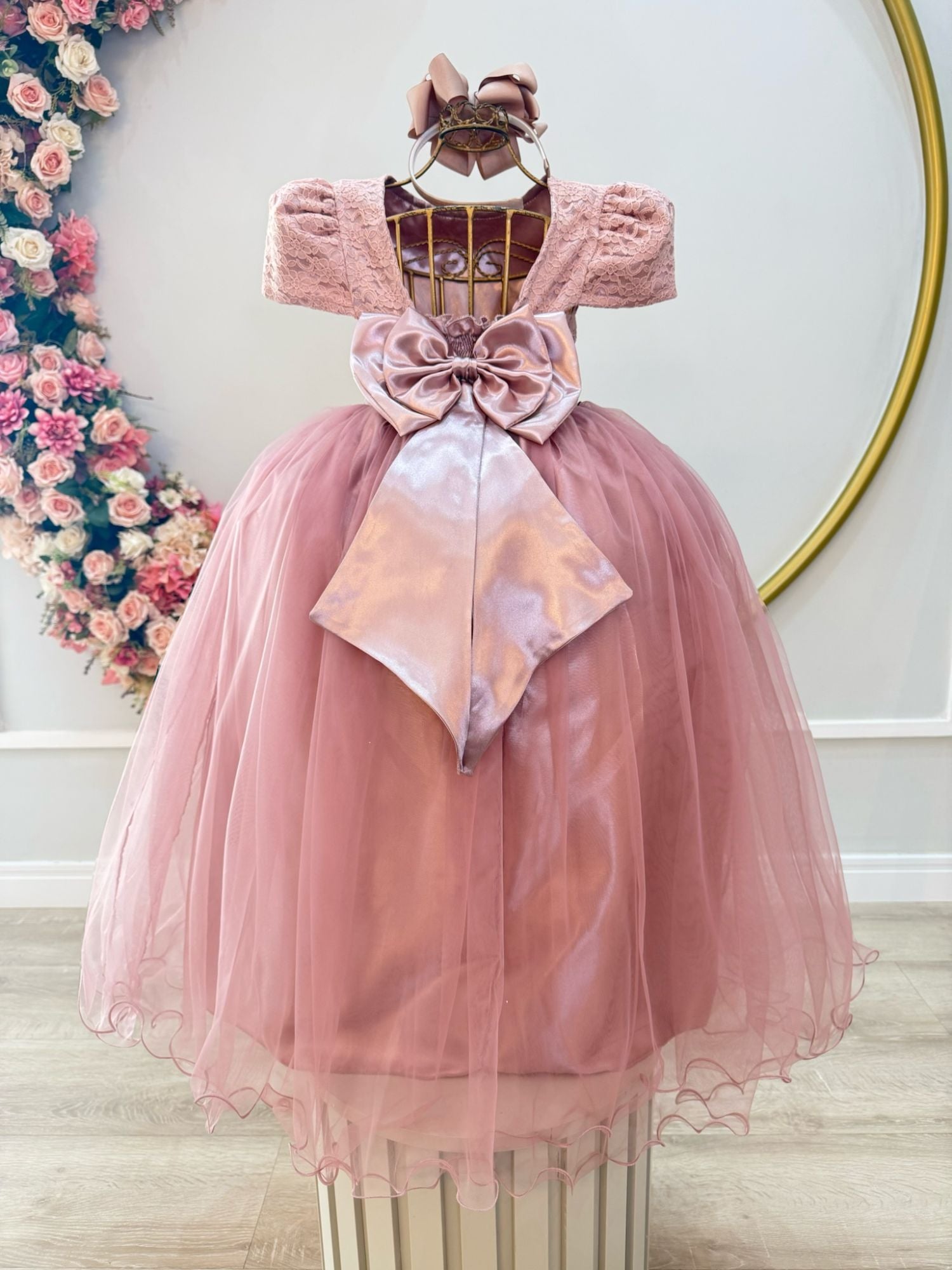 Vestido Longo Infantil em Rosa com Renda e Pérolas para Festas