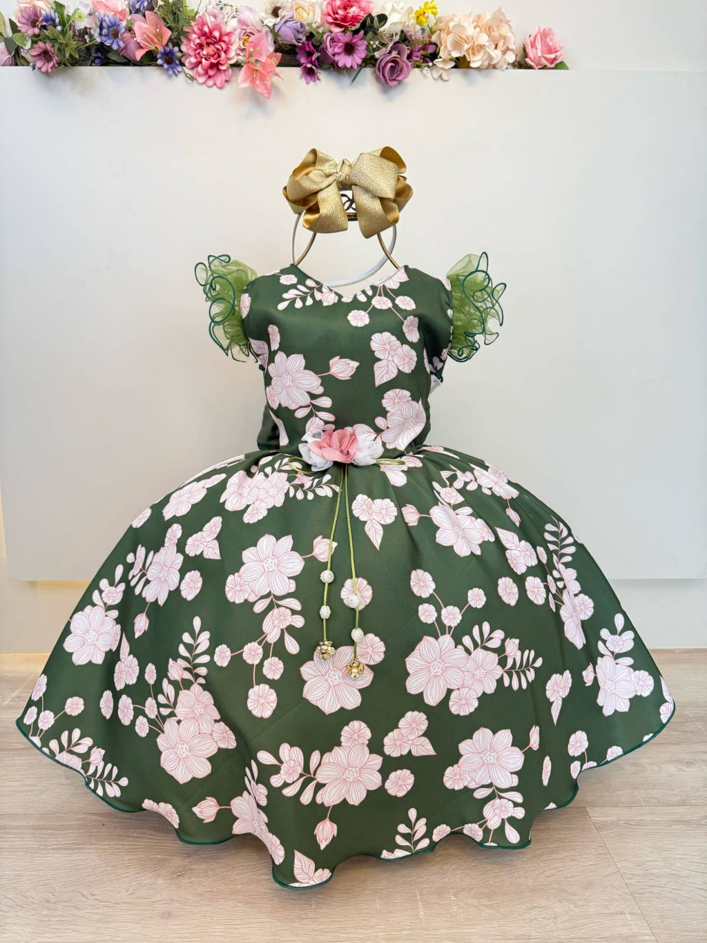 Vestido Infantil Verde Floral Luxuoso com Broche para Festas e Casamentos
