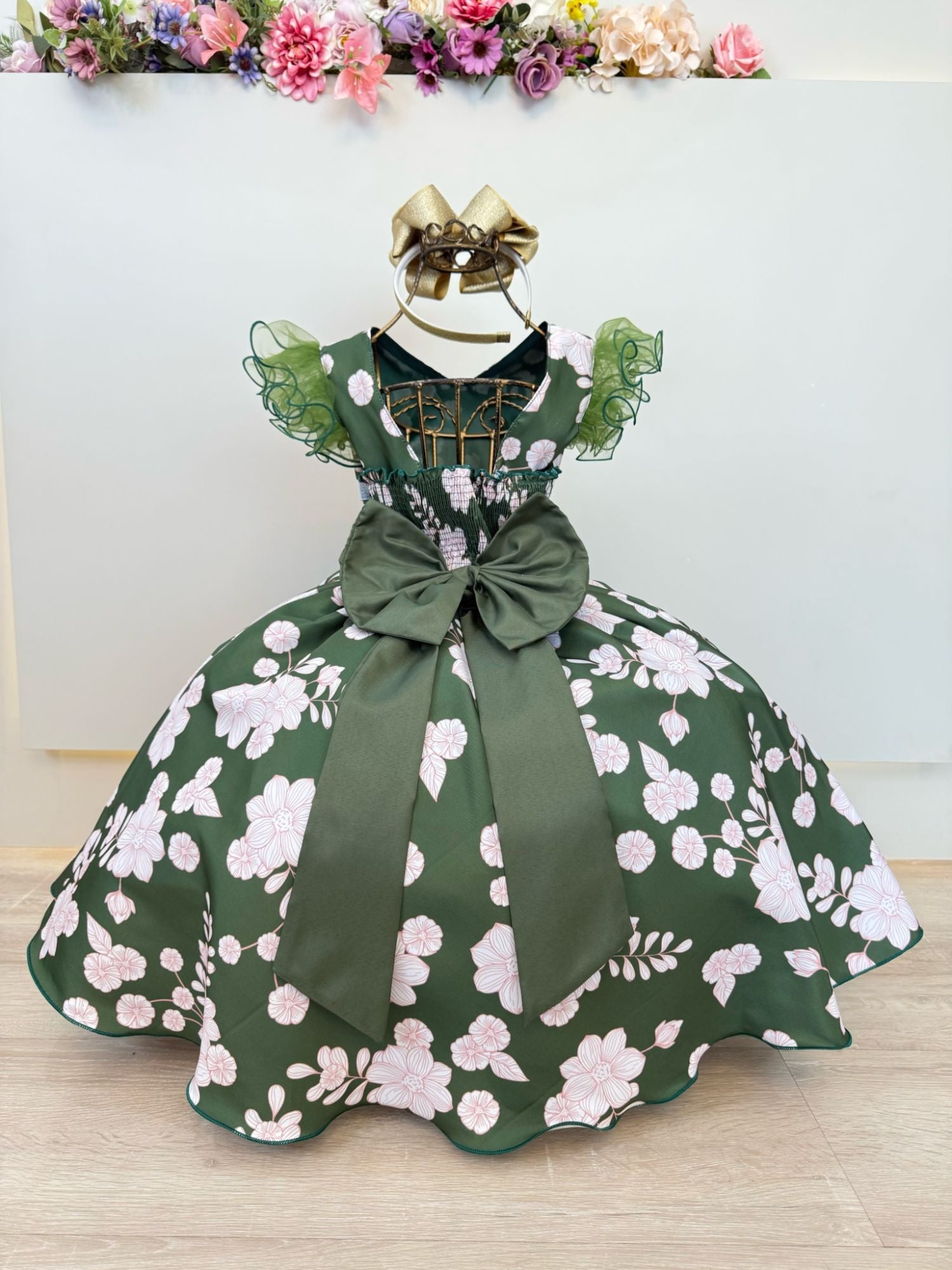 Vestido Infantil Verde Floral Luxuoso com Broche para Festas e Casamentos