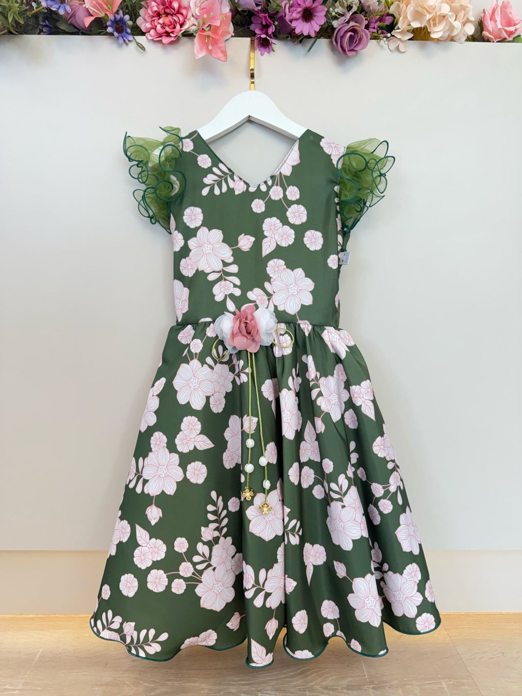 Vestido Infantil Verde Floral Luxuoso com Broche para Festas e Casamentos