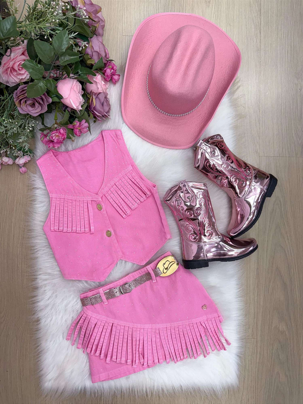 Conjunto Boiadeira com Saia e Colete em Jeans Preto