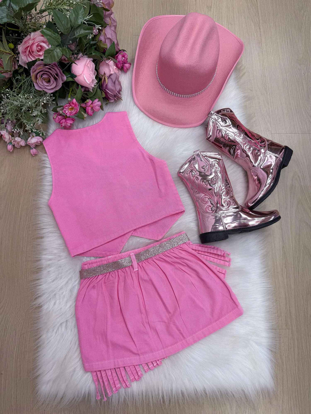 Conjunto Boiadeira com Saia e Colete em Jeans Preto