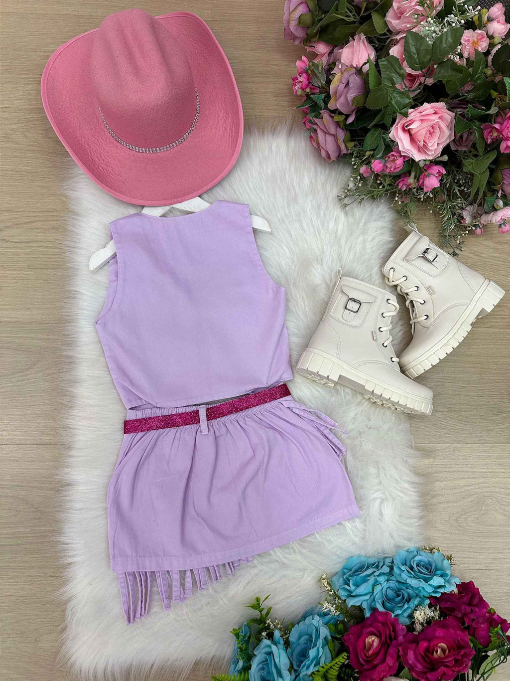 Conjunto Boiadeira com Saia e Colete em Jeans Preto