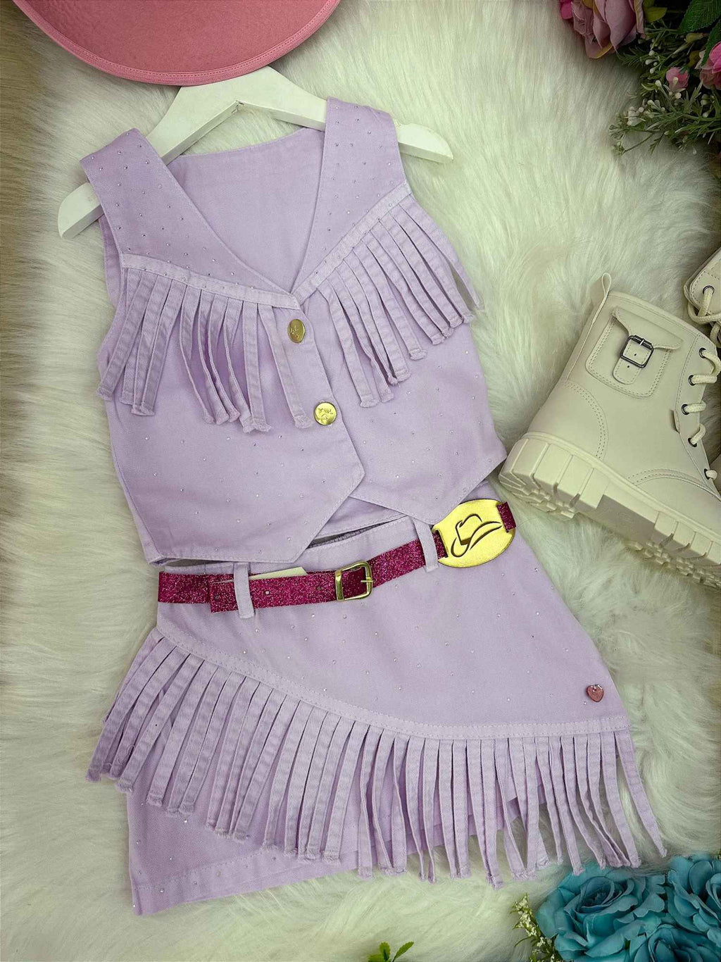 Conjunto Boiadeira com Saia e Colete em Jeans Preto