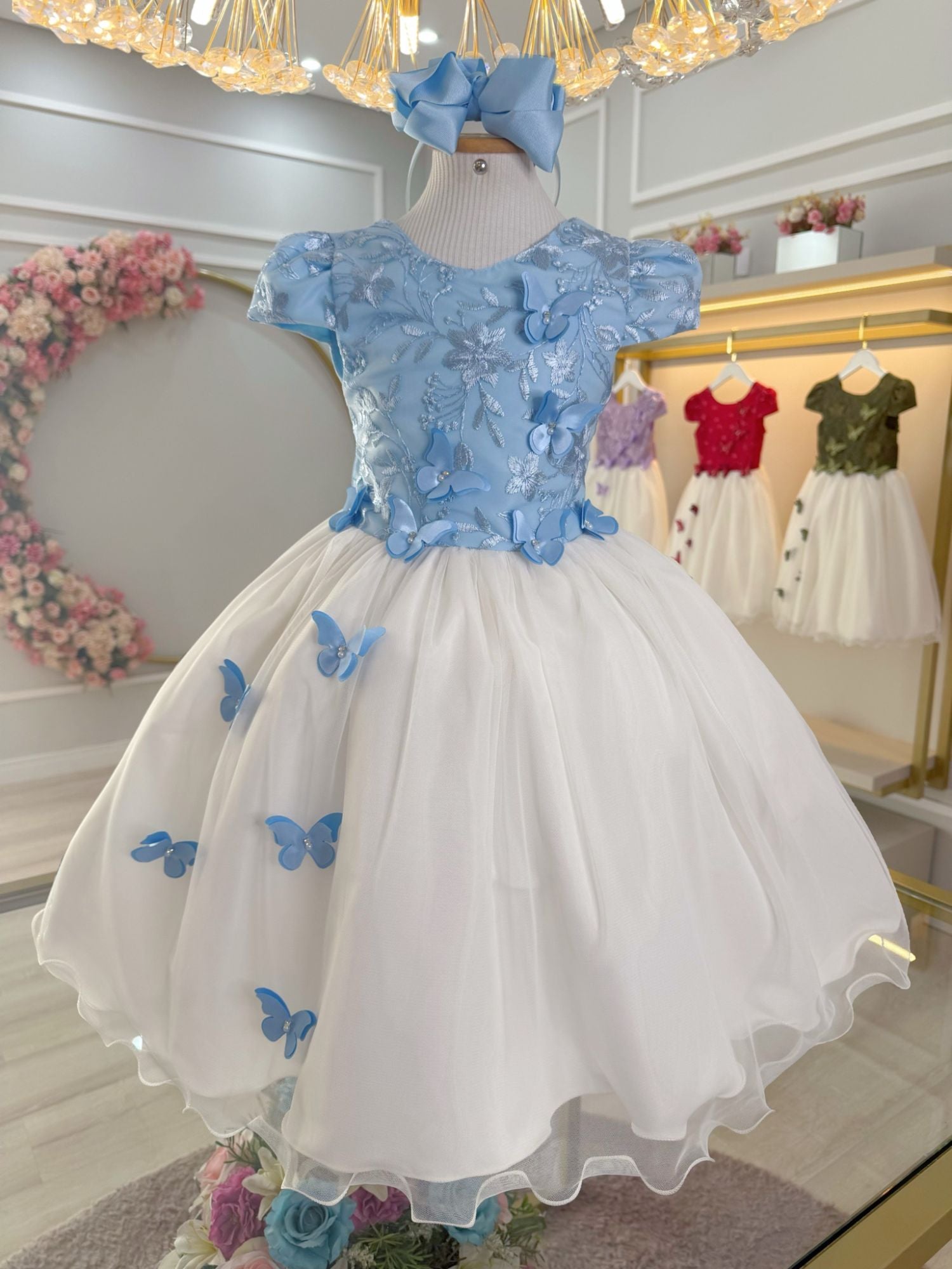 Vestido Infantil Azul Com Bordado e Detalhes de Borboletas para Festas