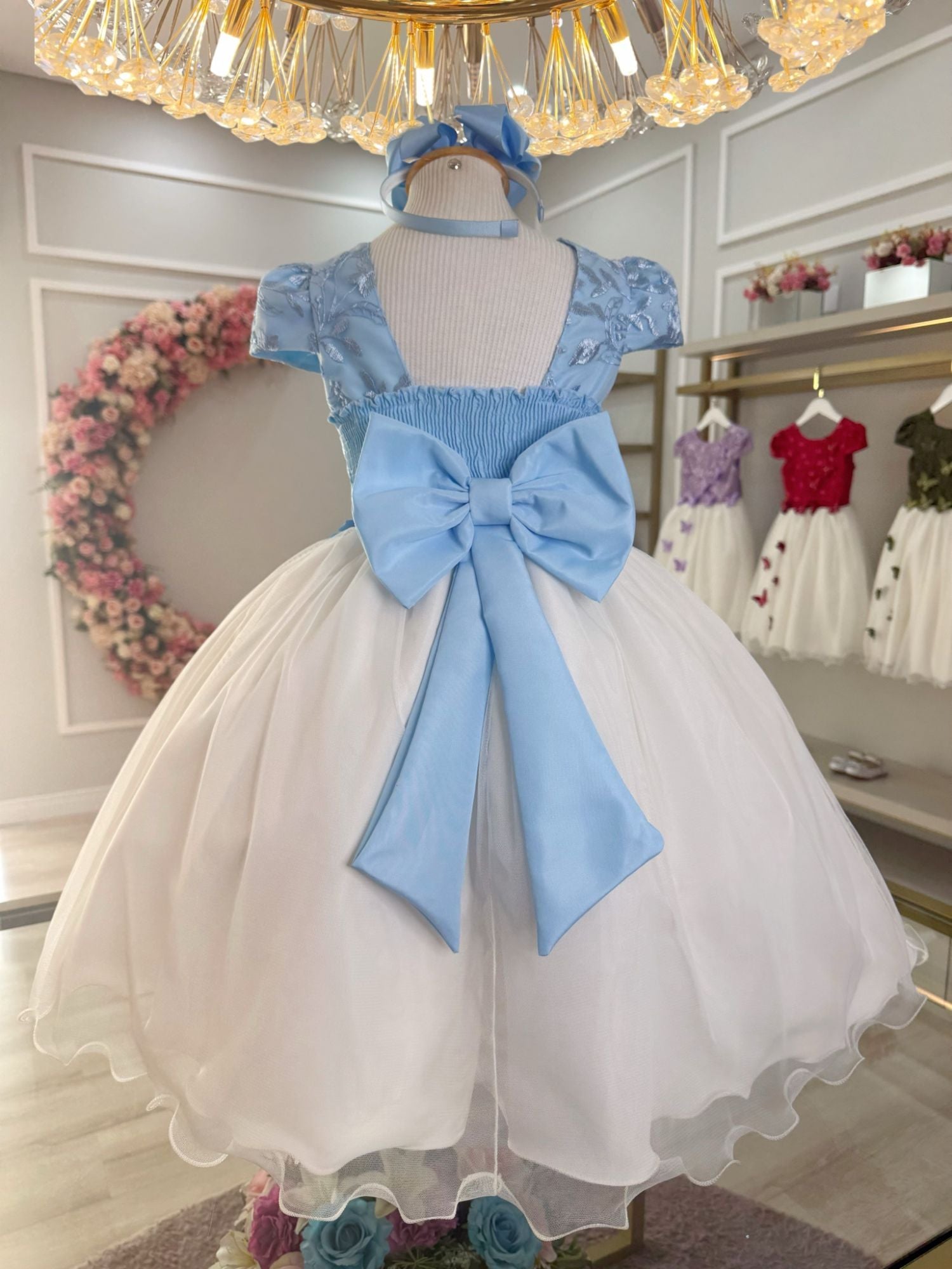 Vestido Infantil Azul Com Bordado e Detalhes de Borboletas para Festas