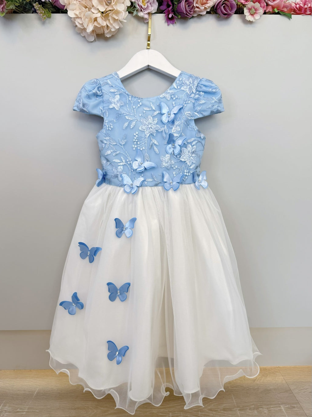 Vestido Infantil Azul Com Bordado e Detalhes de Borboletas para Festas