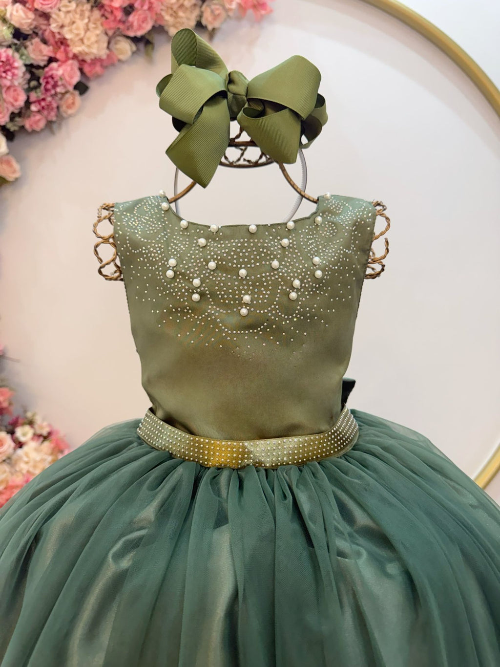 Vestido Longo Verde Oliva Infantil com Pérolas para Damas de Honra