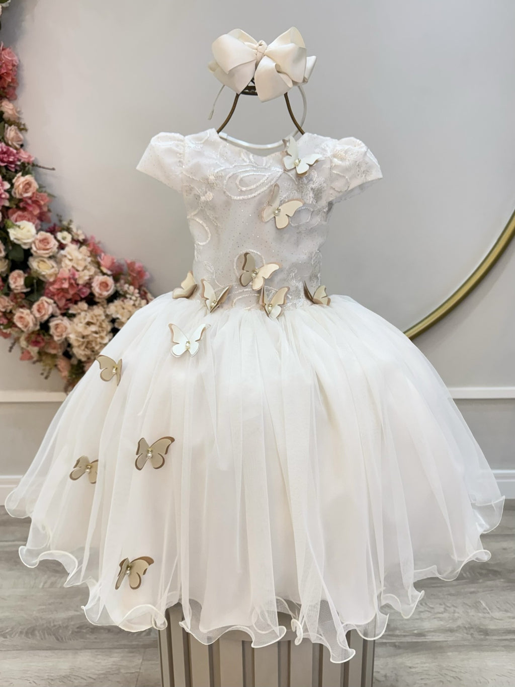 Vestido Infantil Marfim Com Bordados e Borboletas Para Festas
