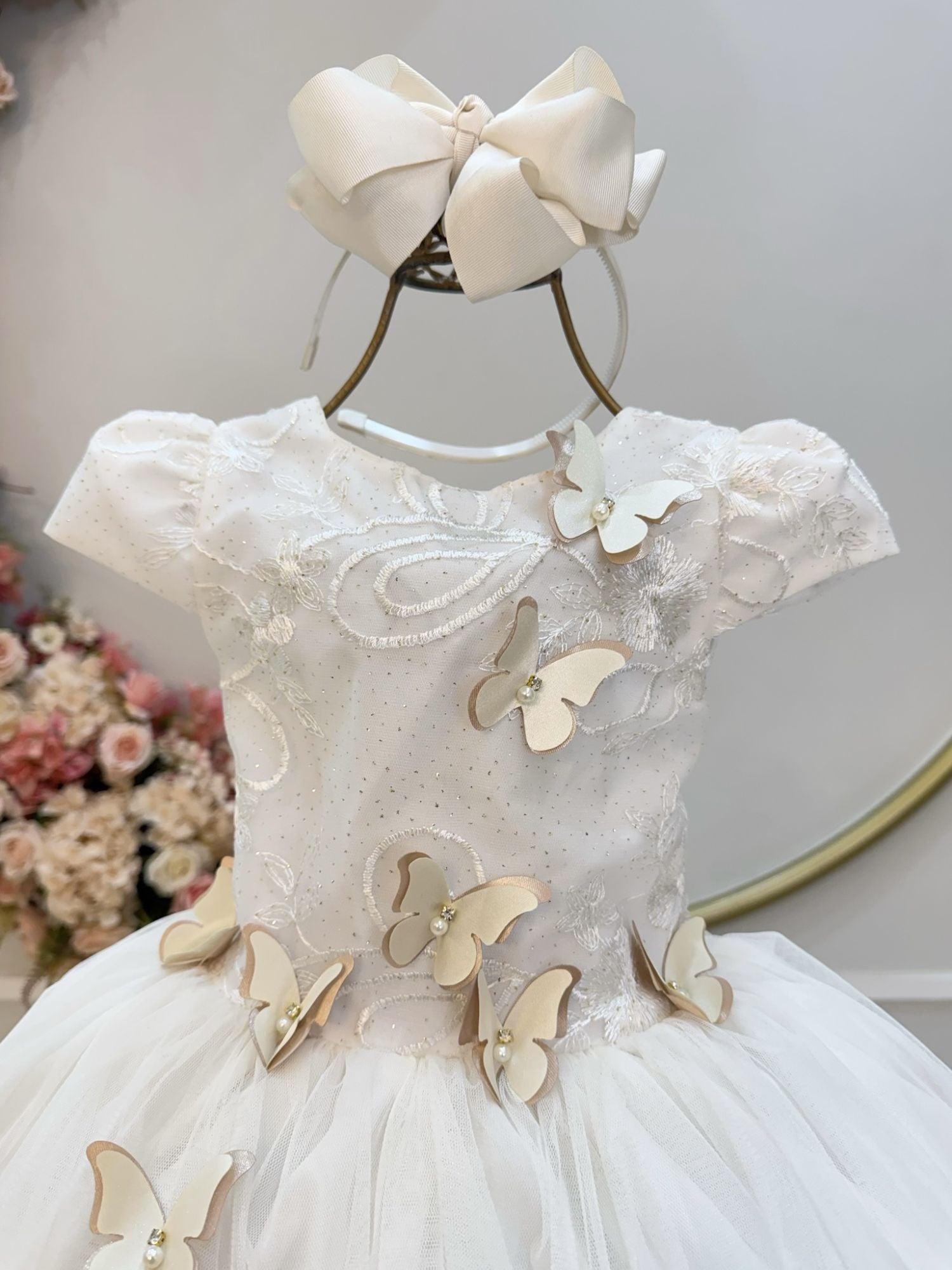 Vestido Infantil Marfim Com Bordados e Borboletas Para Festas