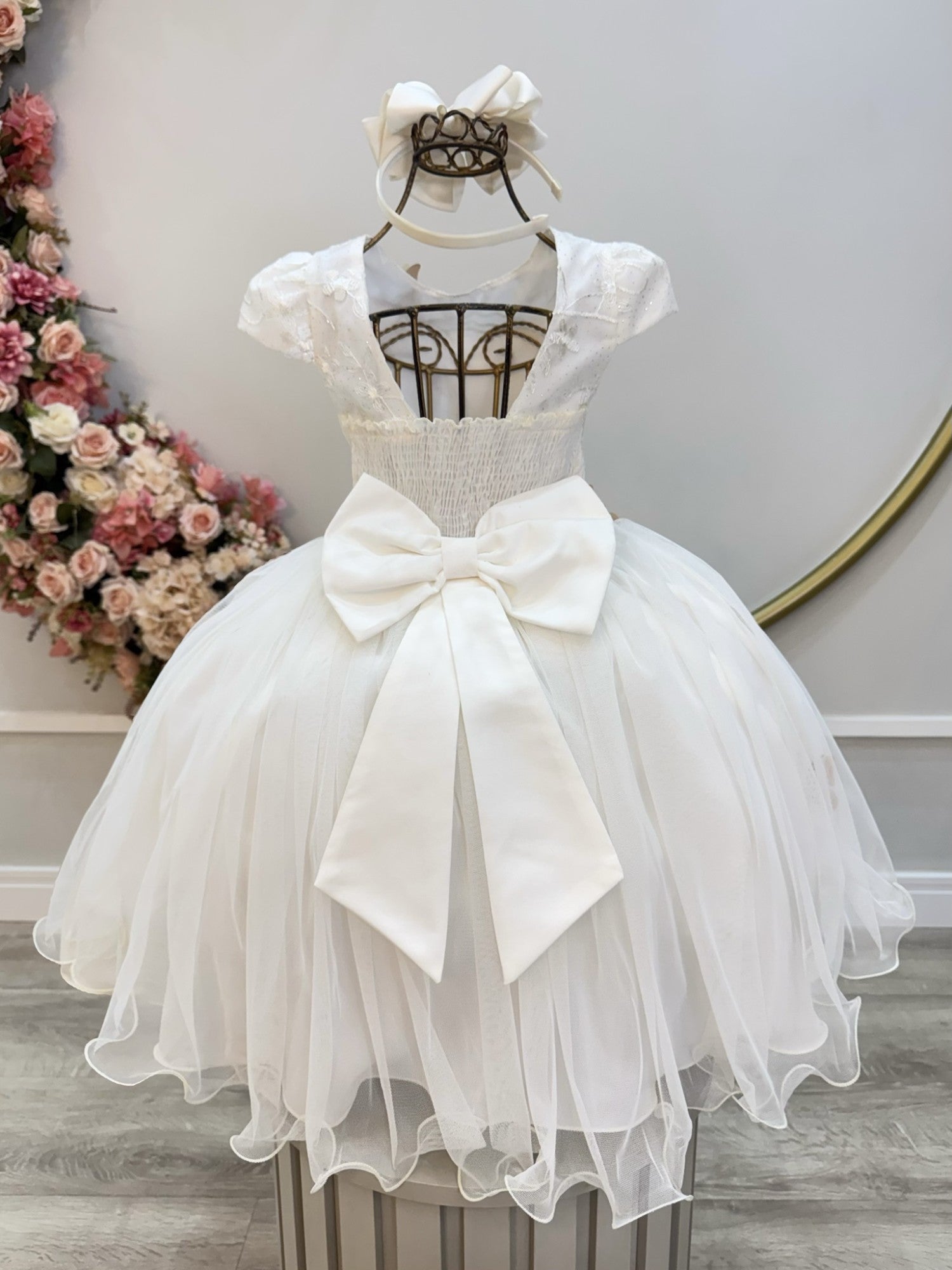 Vestido Infantil Marfim Com Bordados e Borboletas Para Festas