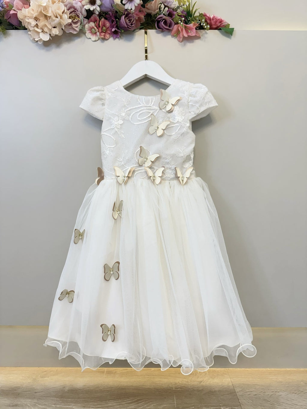 Vestido Infantil Marfim Com Bordados e Borboletas Para Festas