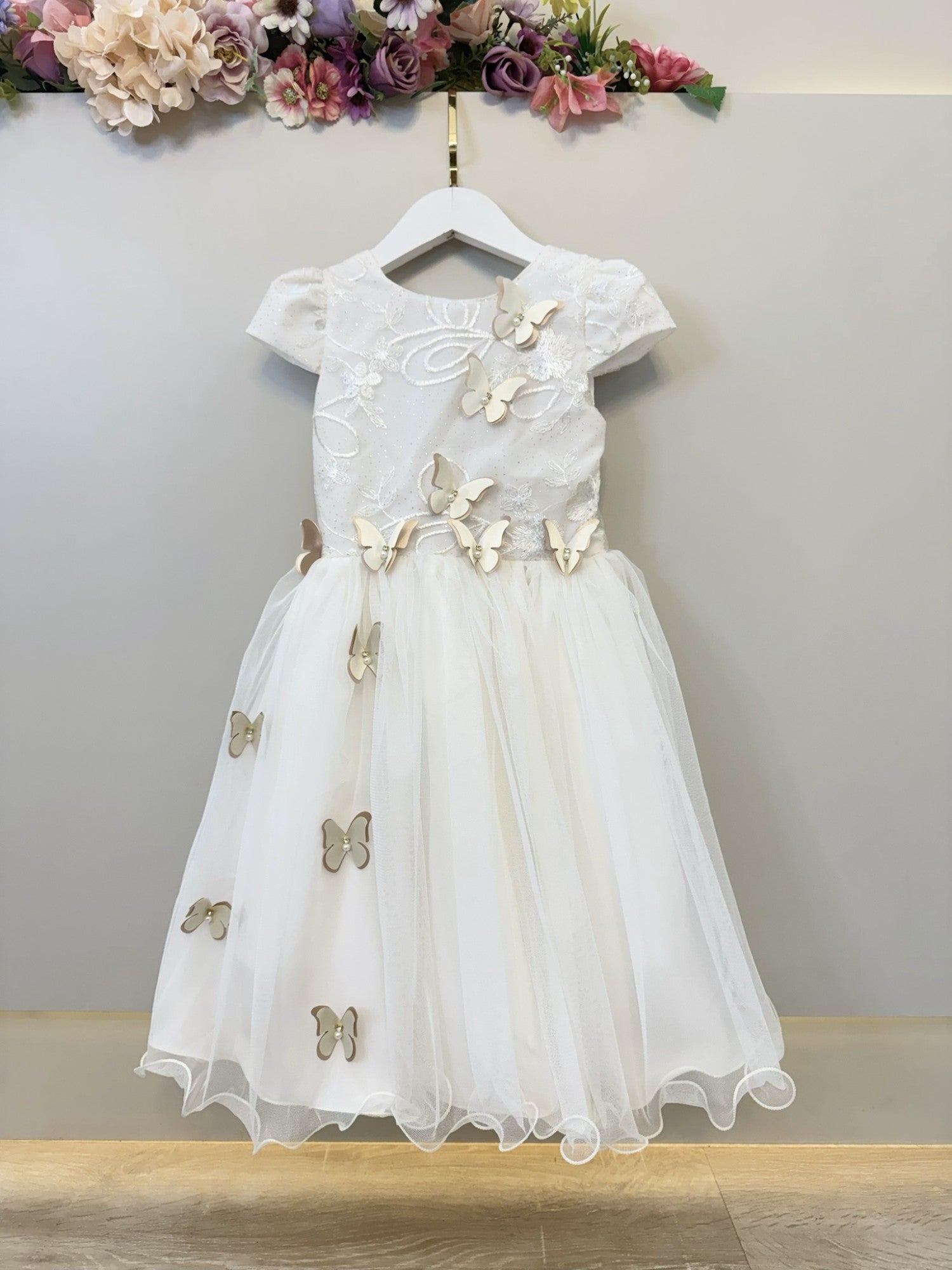 Vestido Infantil Marfim Com Bordados e Borboletas Para Festas