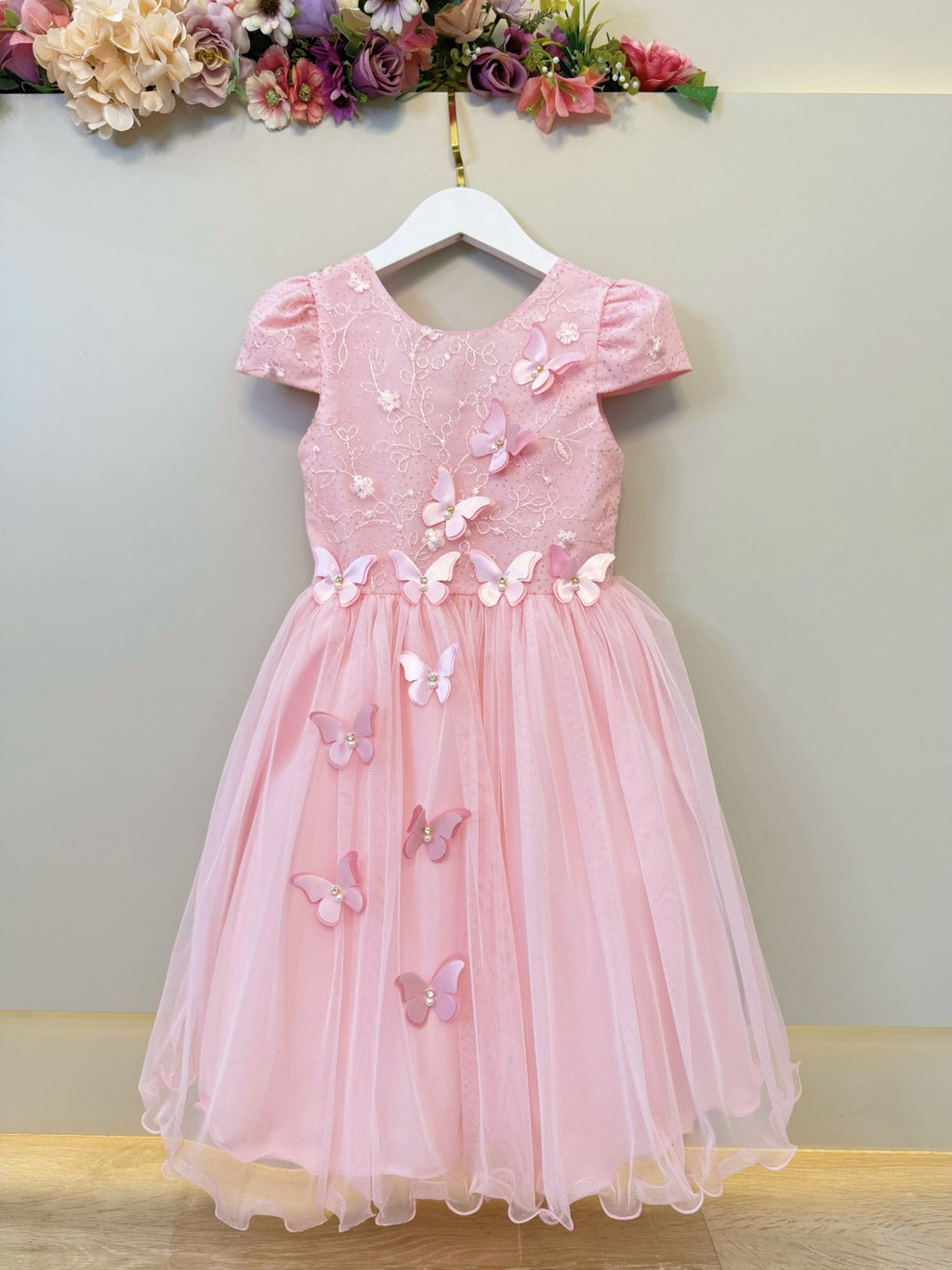 Vestido Infantil Rosa Bebê Com Renda e Borboletas Para Festas Luxuosas
