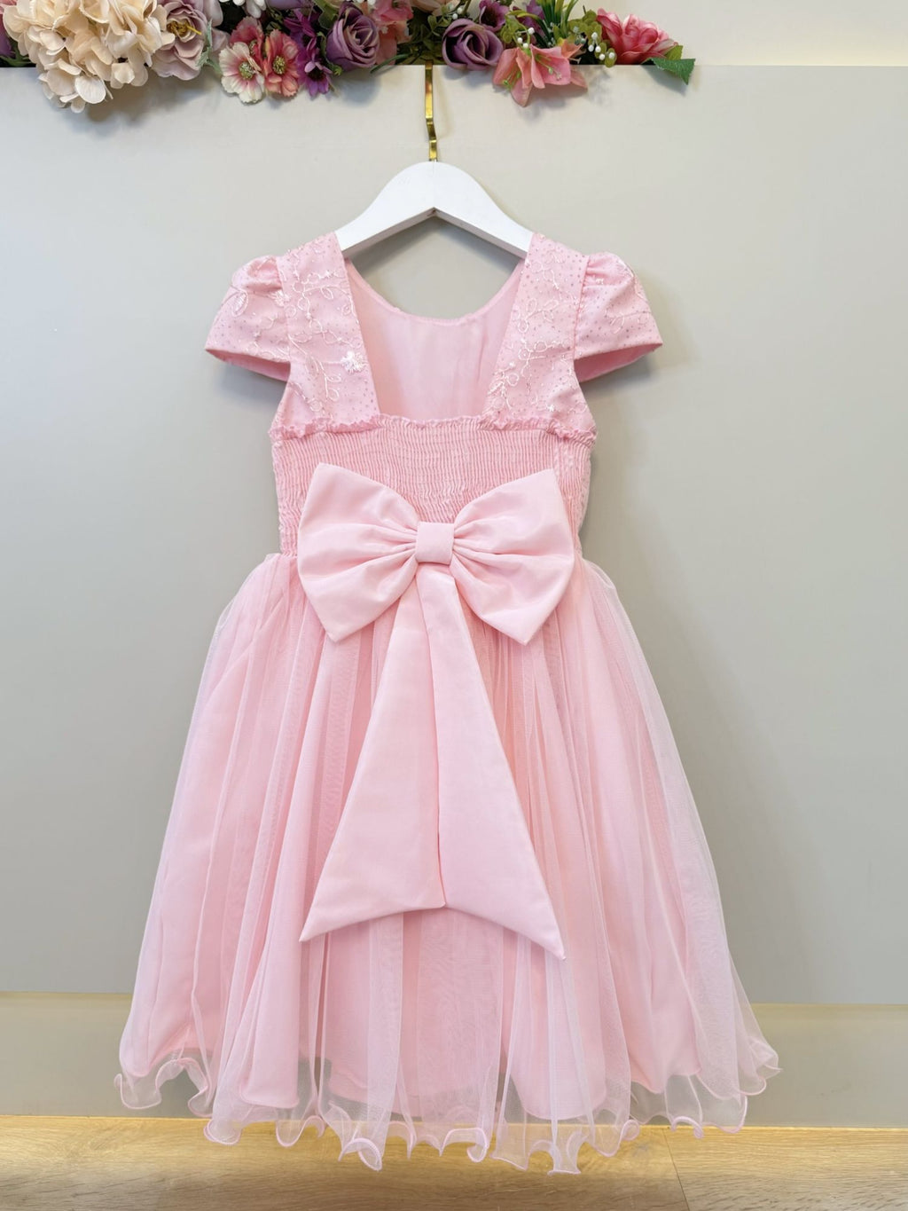 Vestido Infantil Rosa Bebê Com Renda e Borboletas Para Festas Luxuosas