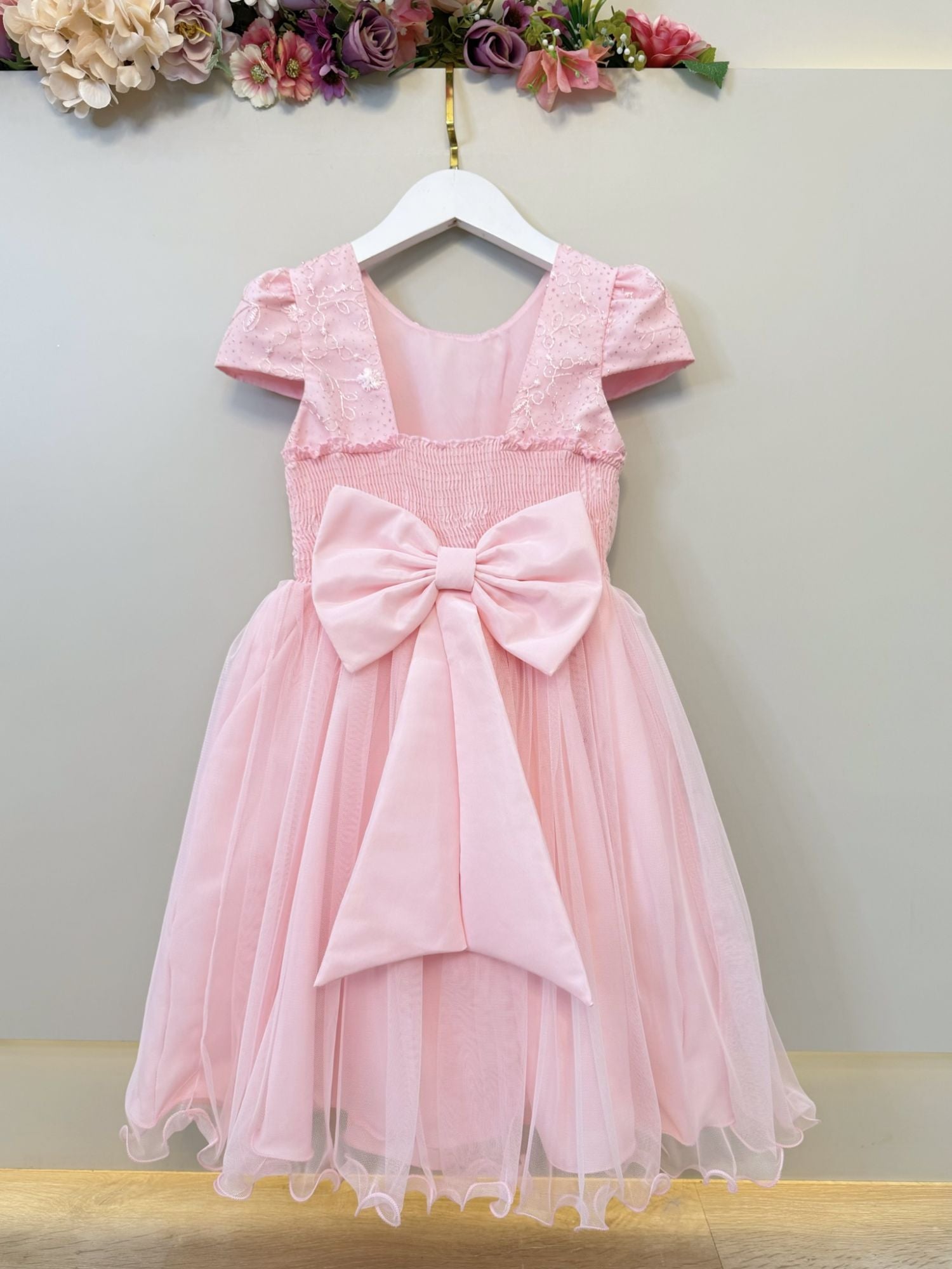 Vestido Infantil Rosa Bebê Com Renda e Borboletas Para Festas Luxuosas