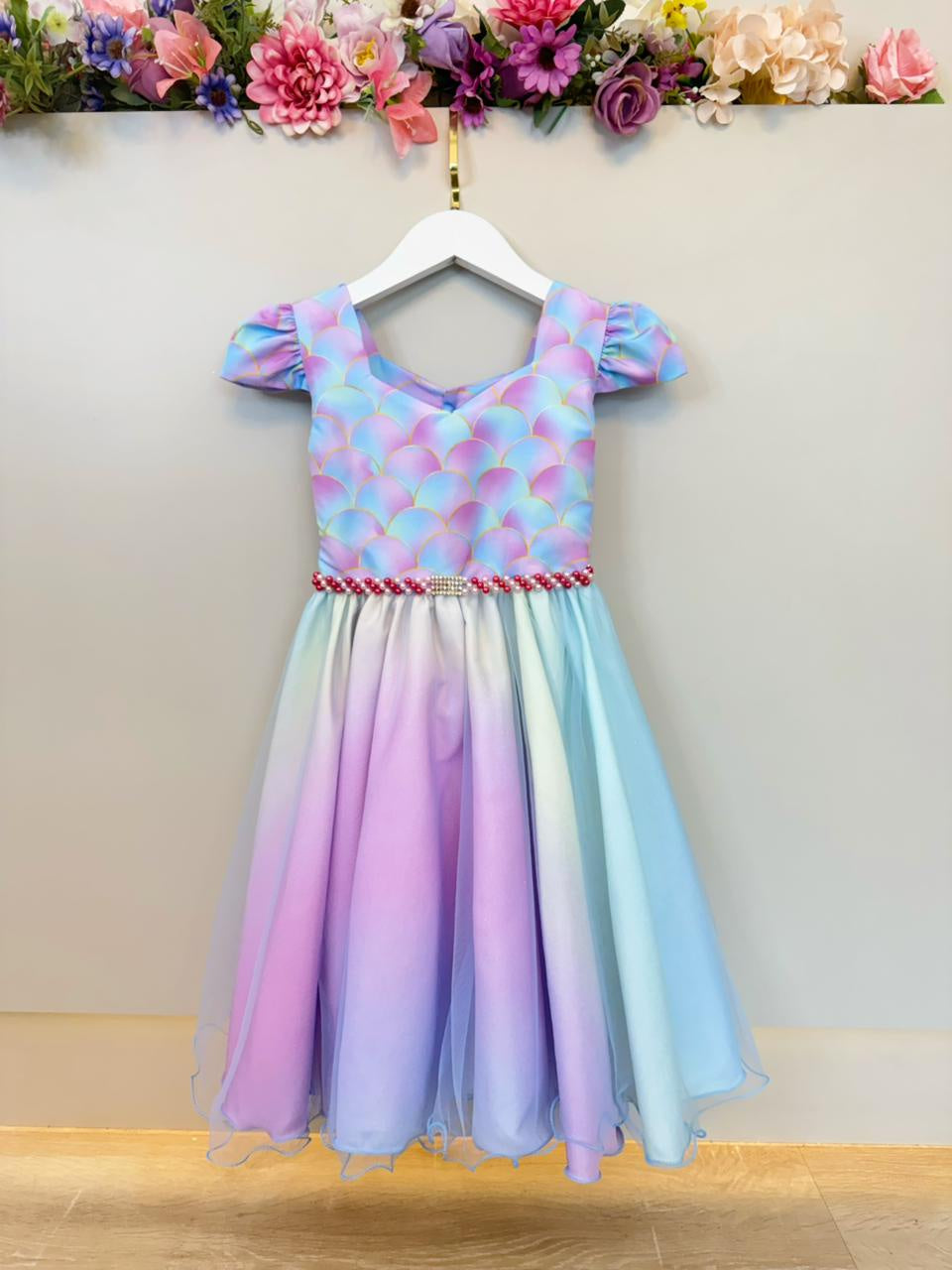 Vestido Infantil Sereia Colorido para Festas com Busto de Escamas
