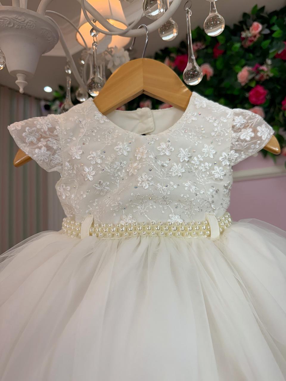 Vestido Infantil Off com Tule Bordado e Saia Rodada