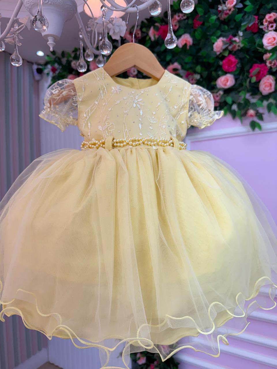 Vestido Infantil Amarelo em Tule com Detalhes em Pérolas