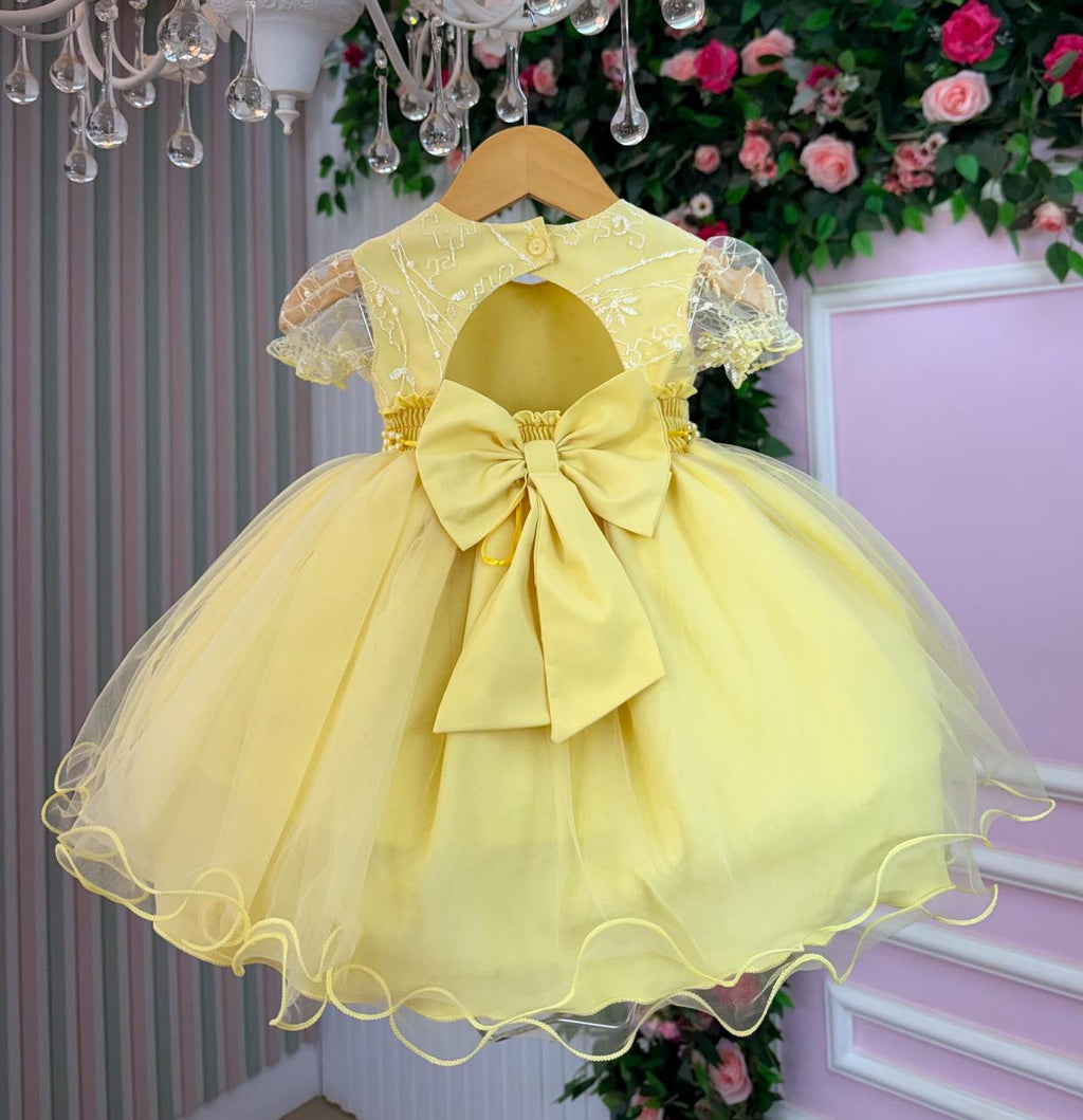 Vestido Infantil Amarelo em Tule com Detalhes em Pérolas
