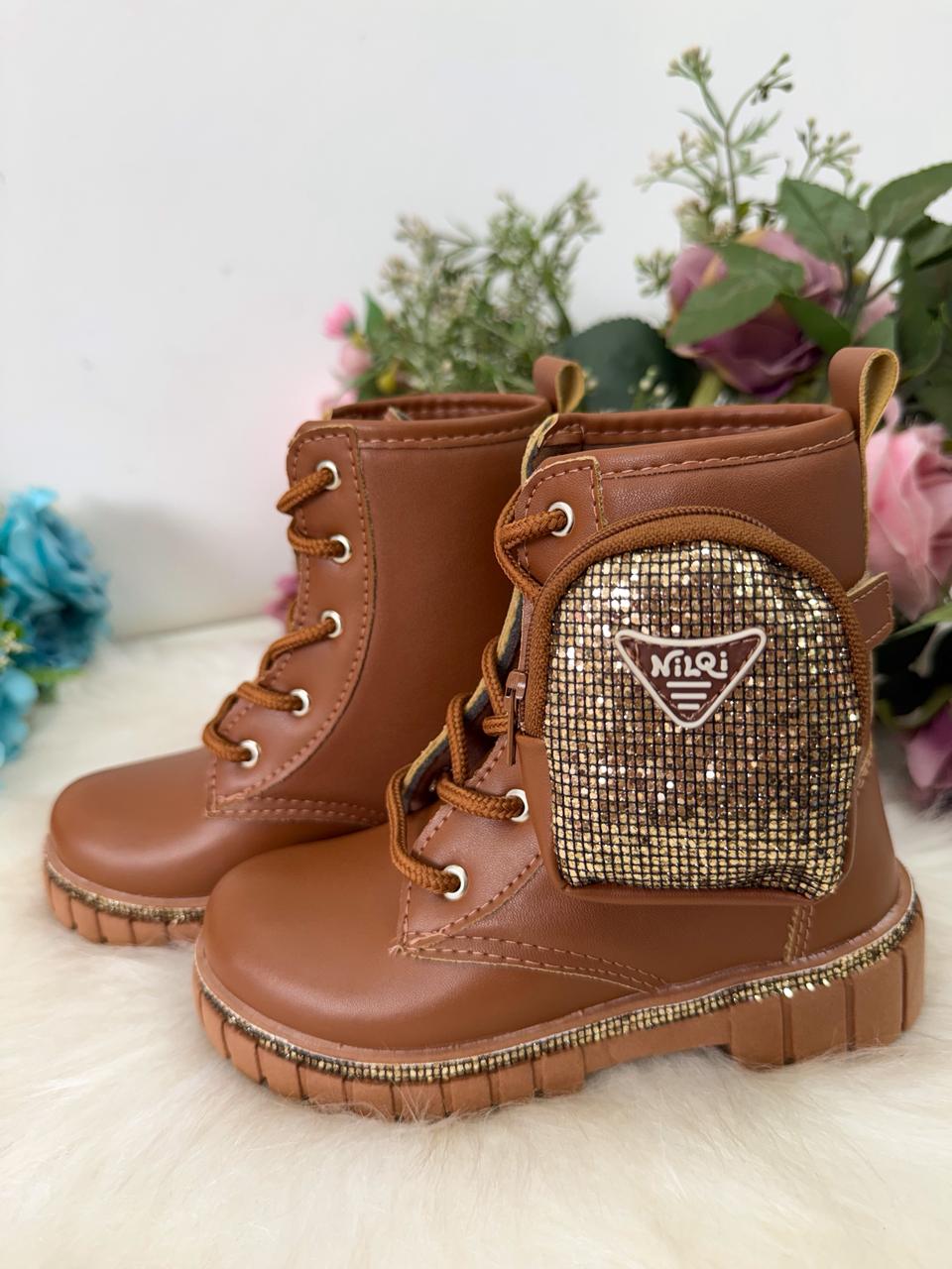 Bota Coturno Marrom Caramelo com Bolsinha Removível para Meninas
