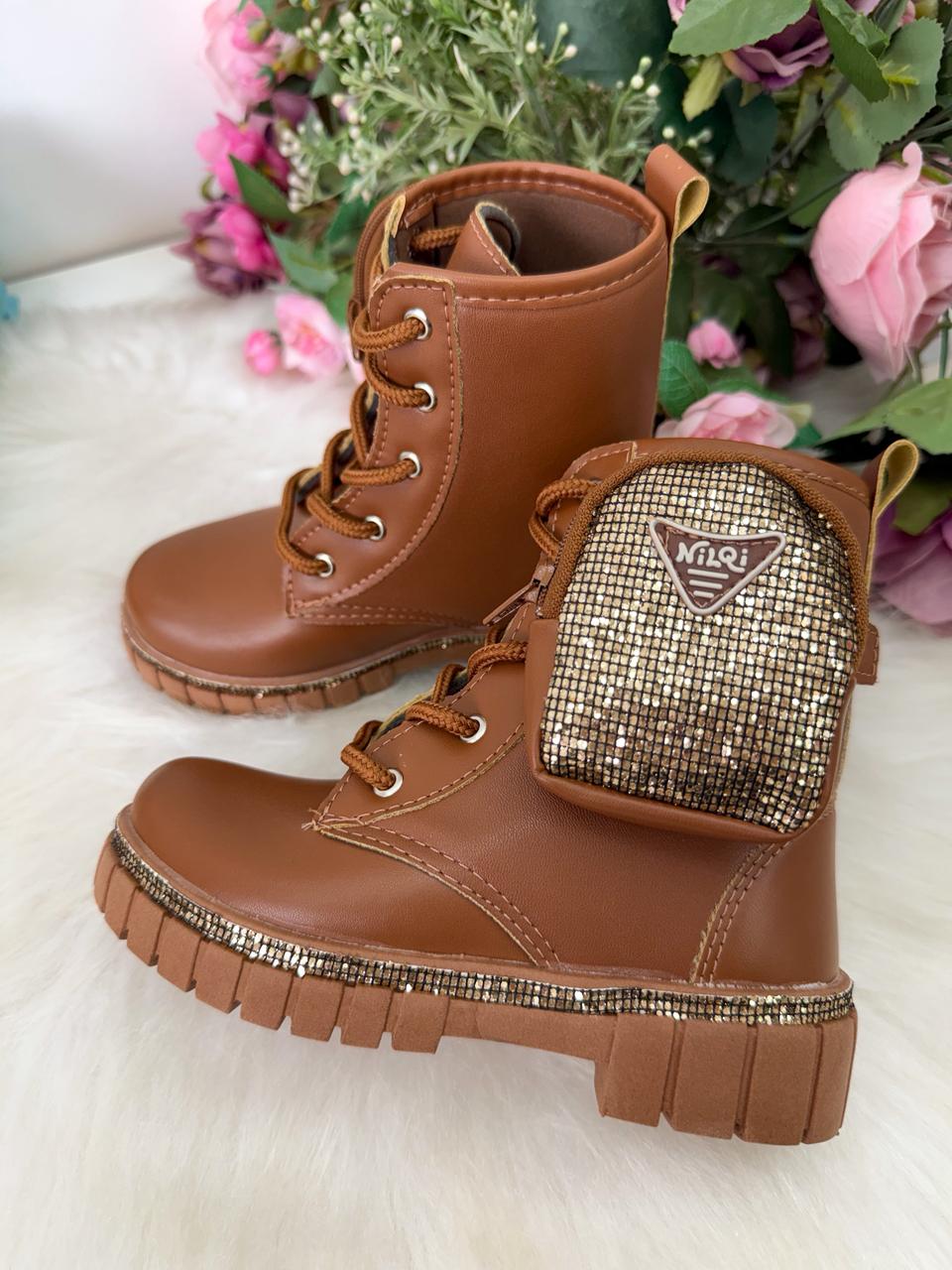 Bota Coturno Marrom Caramelo com Bolsinha Removível para Meninas