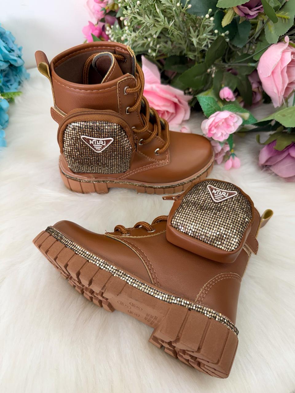 Bota Coturno Marrom Caramelo com Bolsinha Removível para Meninas