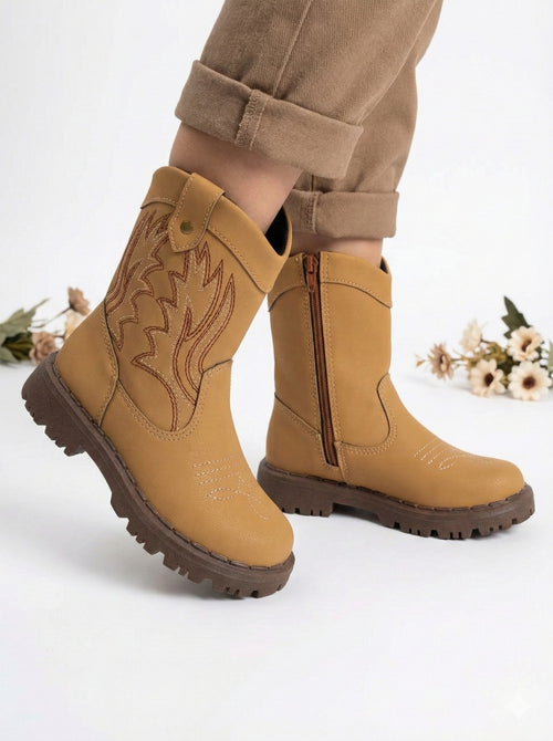 Bota Infantil Texana Mostarda em Material Sintético com Zíper Lateral