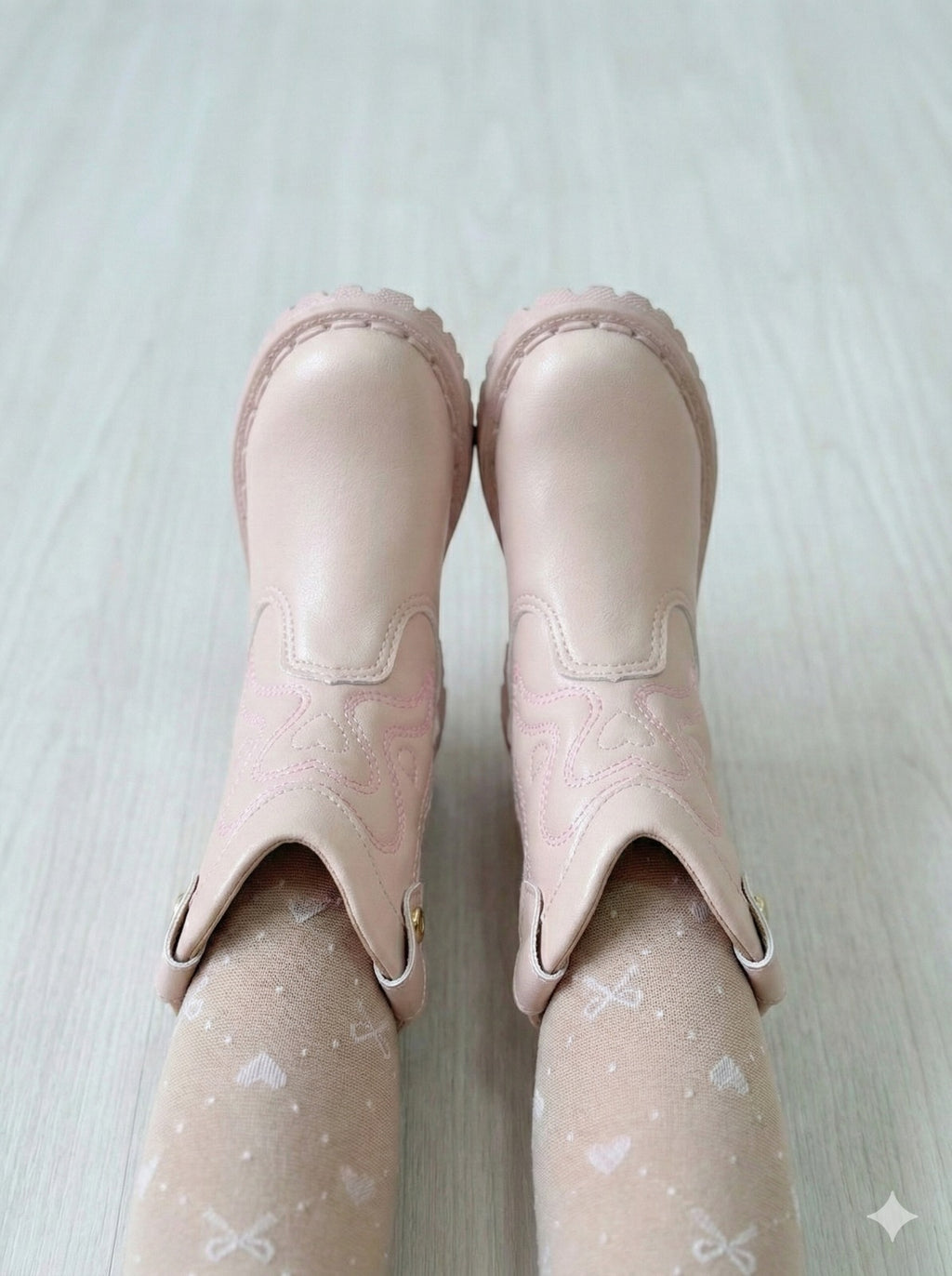 Bota Infantil Estilo Texana com Detalhes em Strass