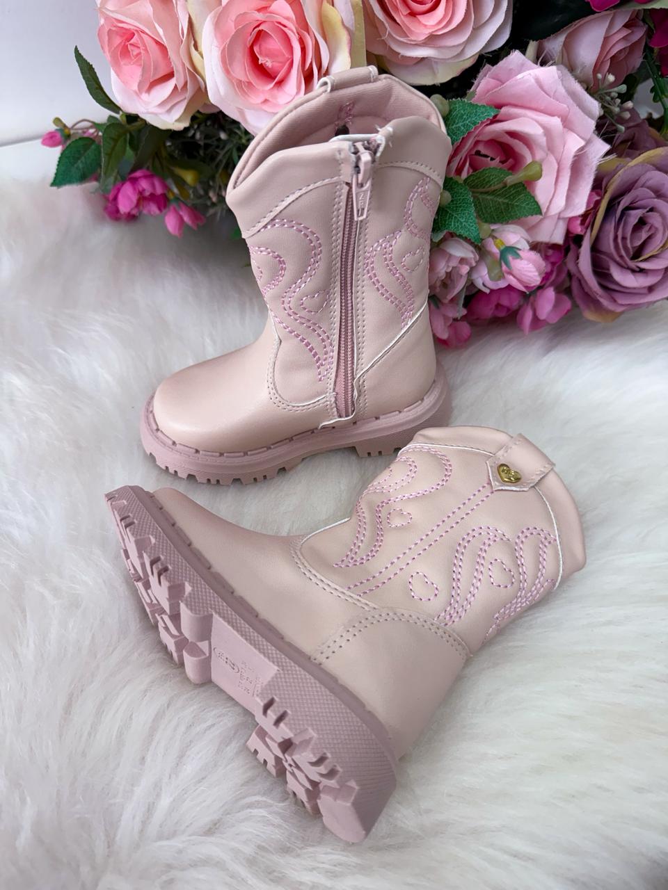 Bota Infantil Estilo Texana com Detalhes em Strass