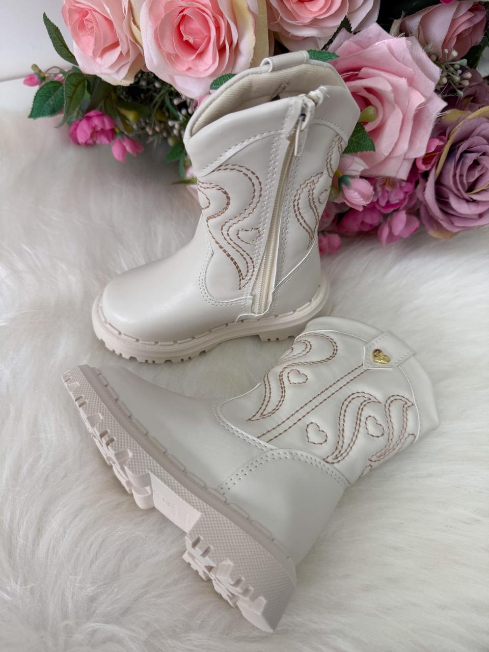Bota Infantil Estilo Texana Boiadeira com Detalhes em Strass
