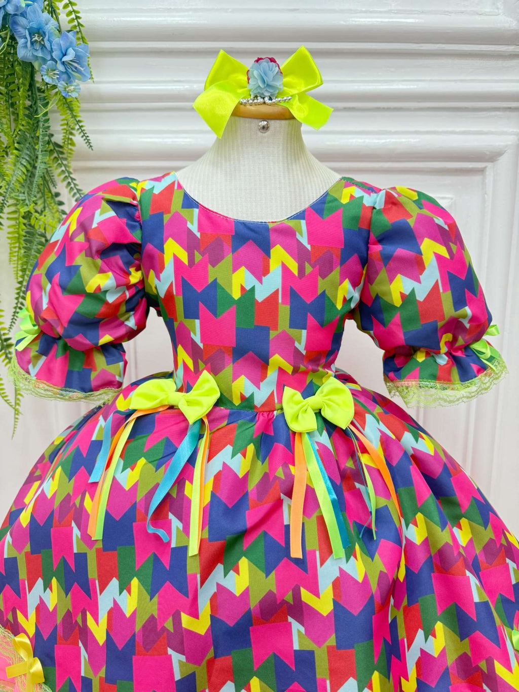 Vestido Infantil Junino Arraiá Caipira Bandeirinhas Coloridas