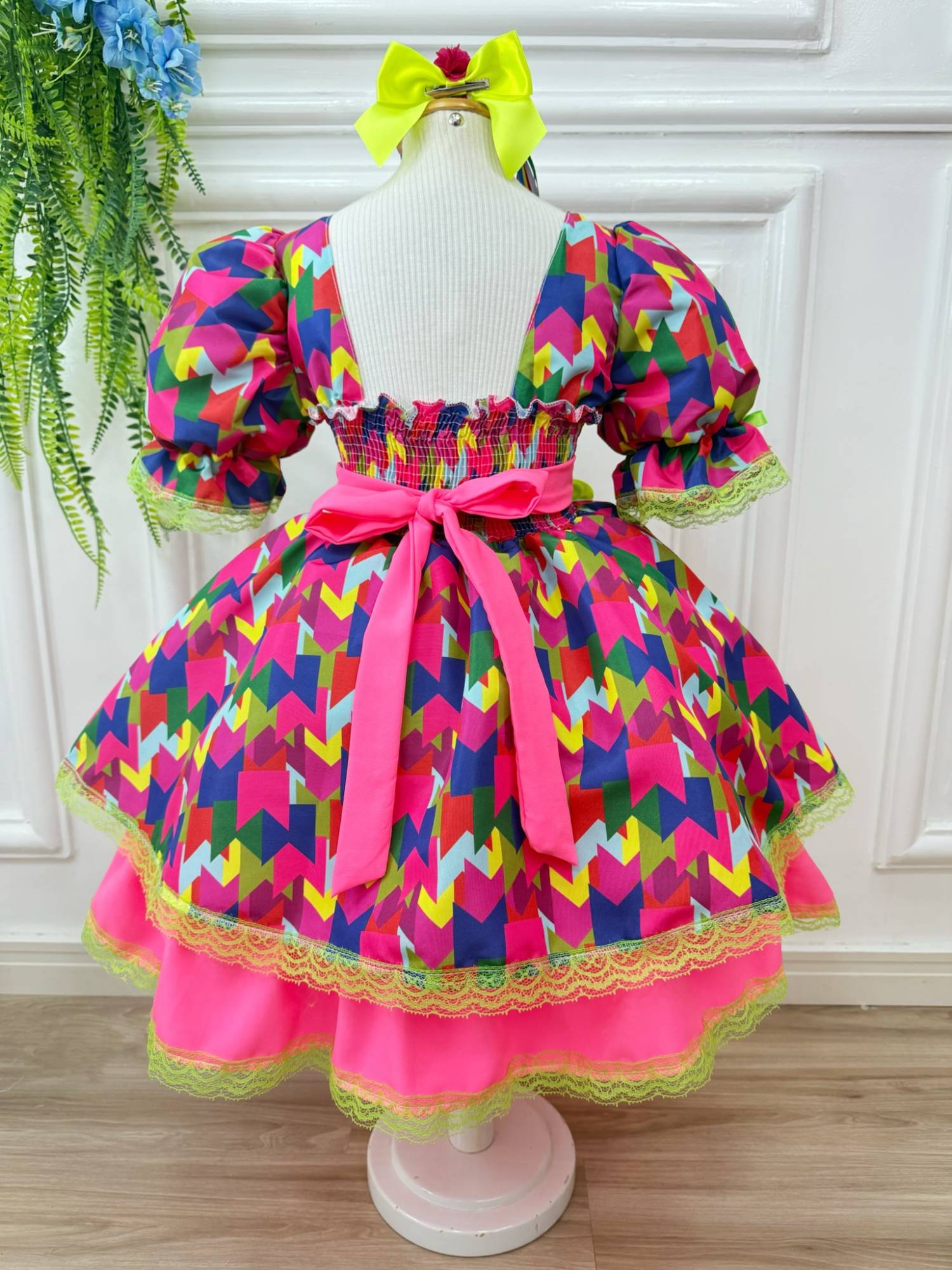 Vestido Infantil Junino Arraiá Caipira Bandeirinhas Coloridas