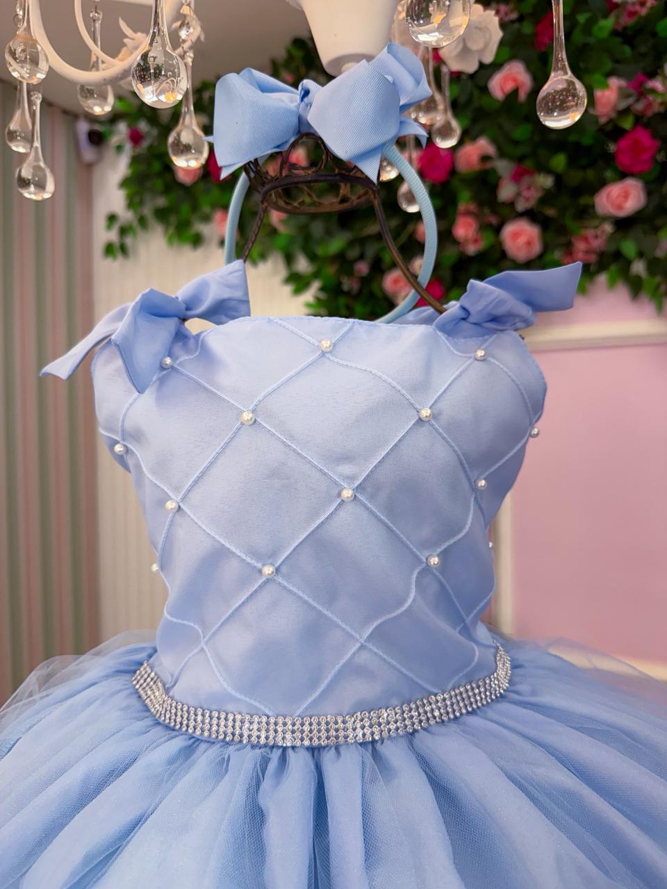Vestido Infantil Azul Bebê em Tule com Detalhes de Pérolas