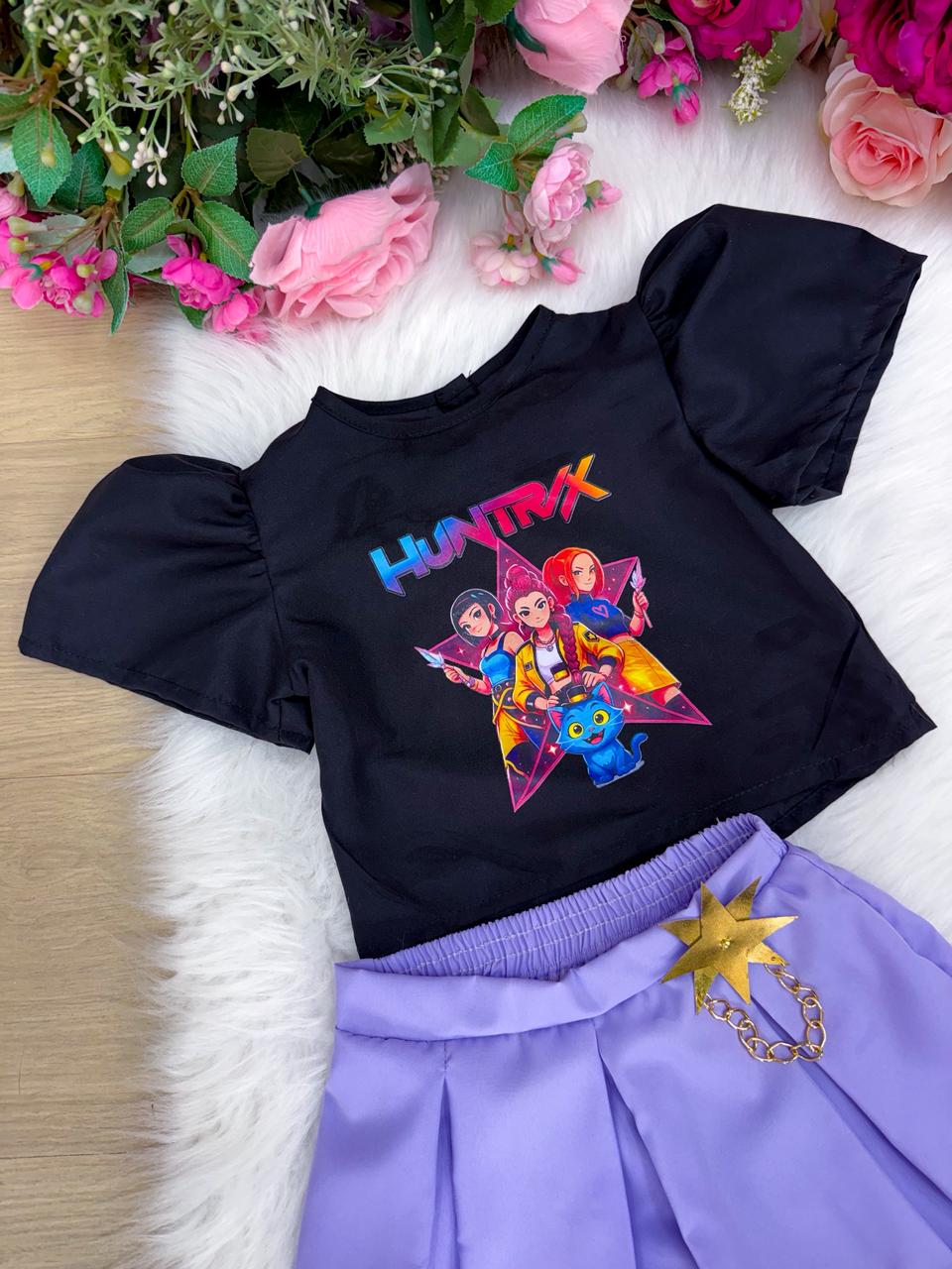 Conjunto Infantil Estiloso com Camiseta Preta e Short Saia Lilás