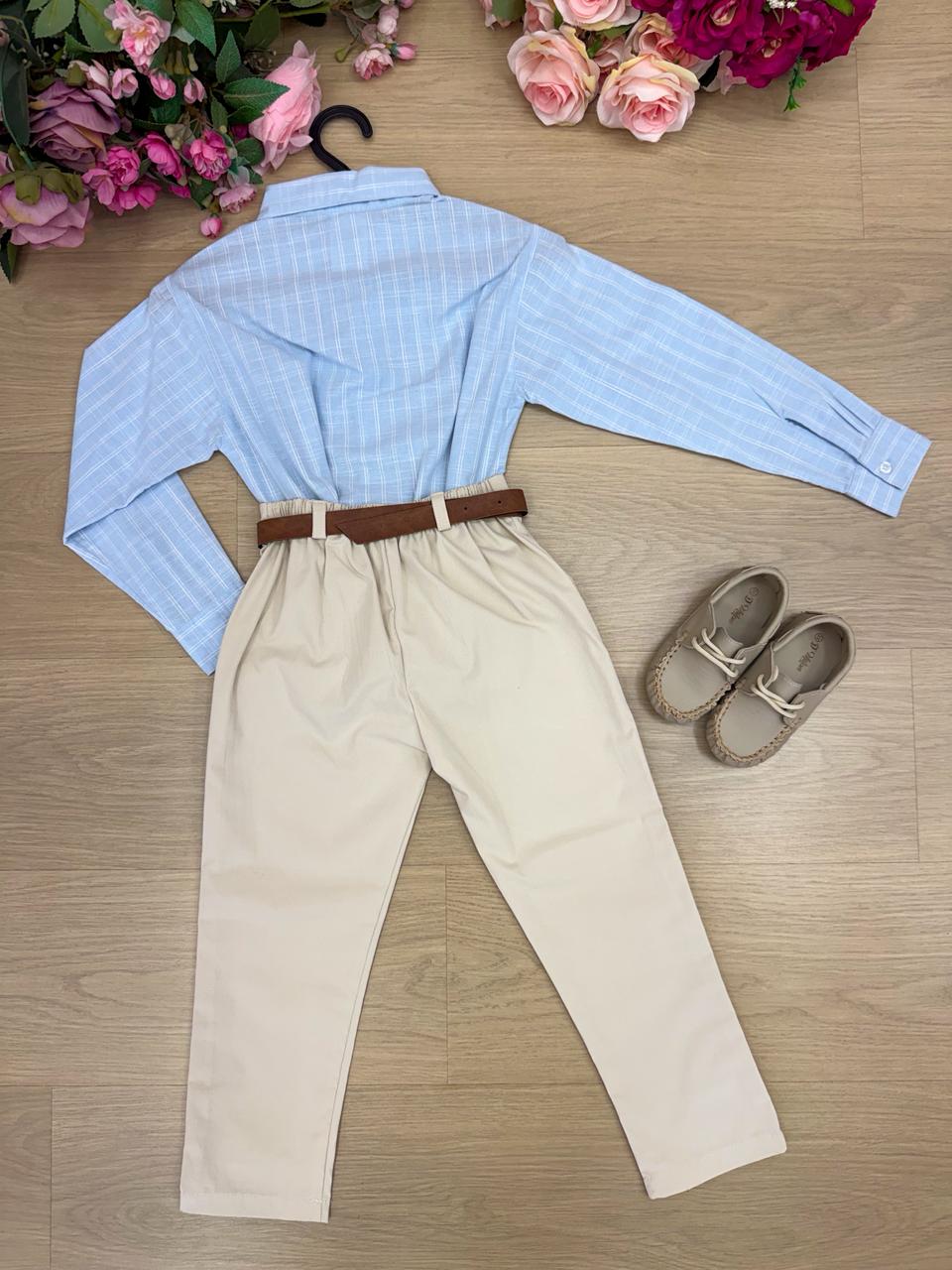 Conjunto Social Azul com Calça Bege para Eventos Especiais