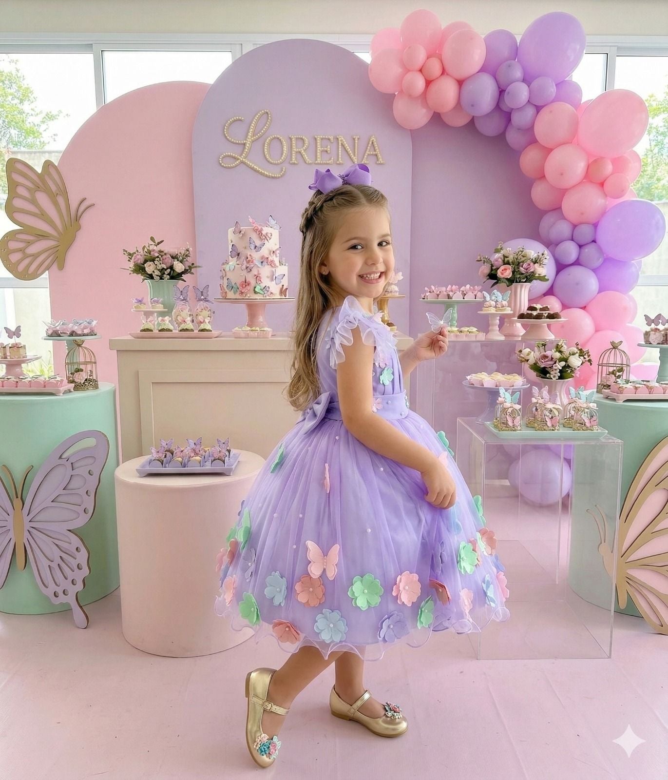 Vestido Lilás de Tule com Apliques de Flores e Borboletas para Crianças