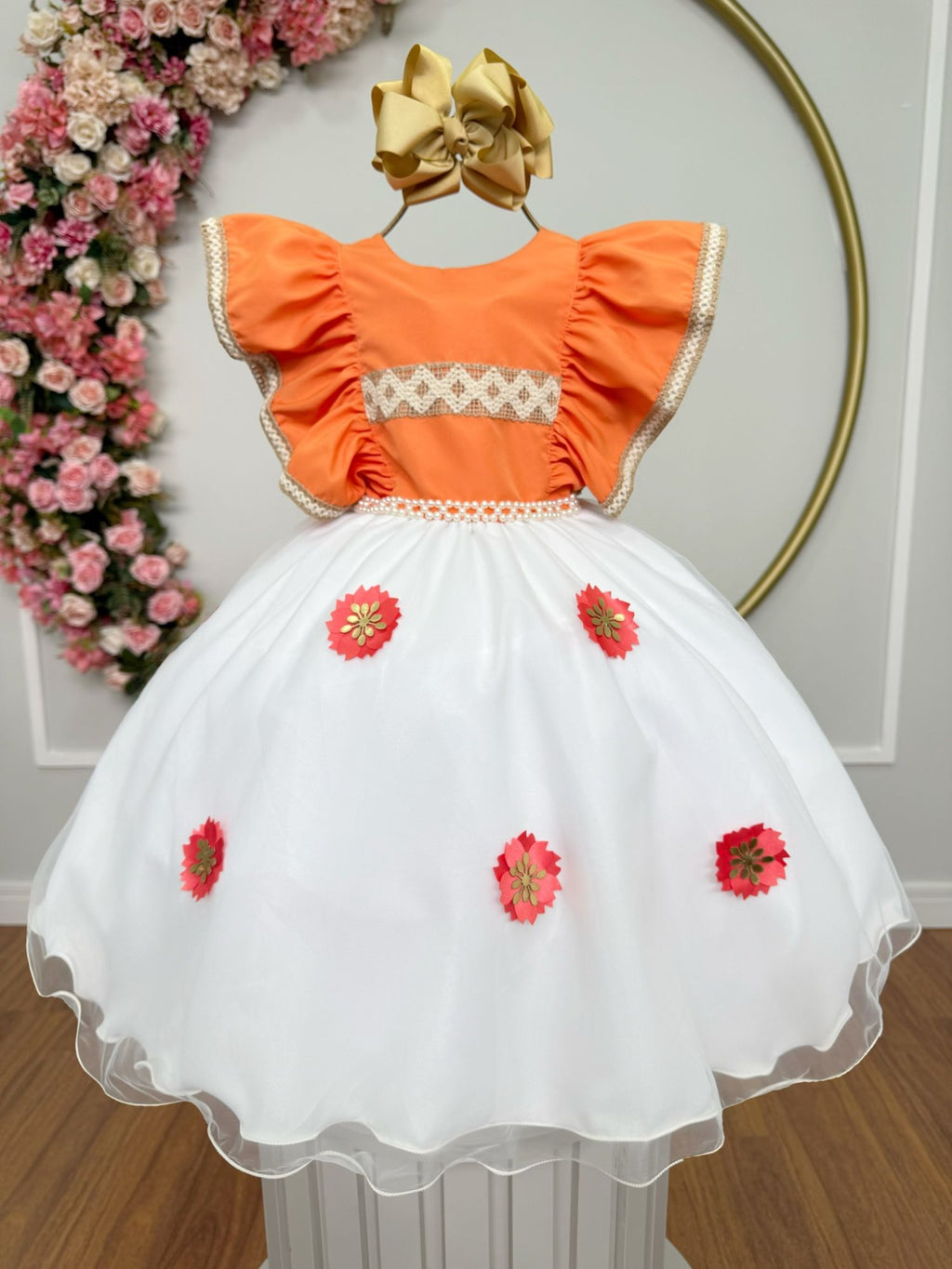 Vestido Infantil Laranja com Apliques de Flores para Festa