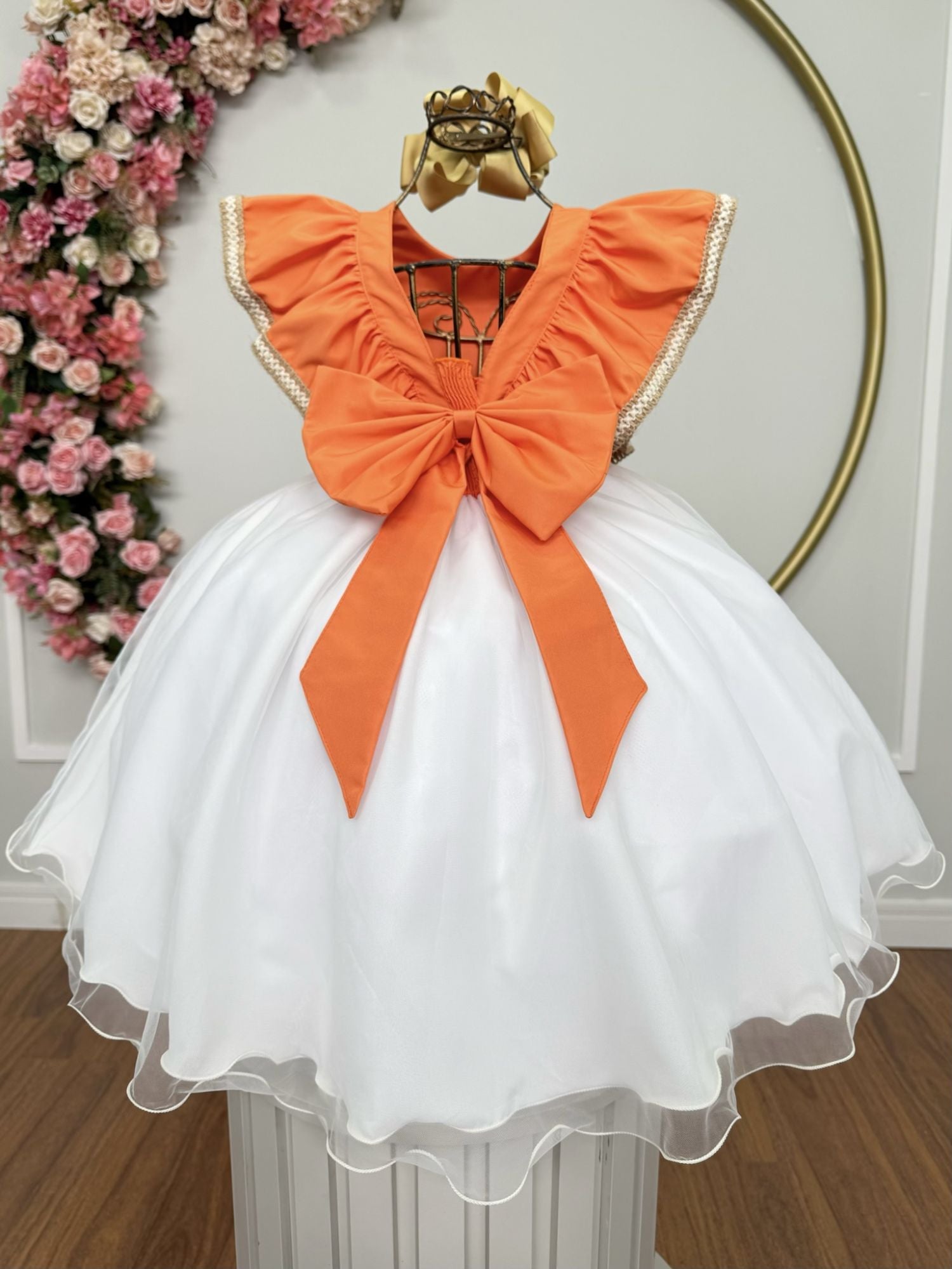 Vestido Infantil Laranja com Apliques de Flores para Festa