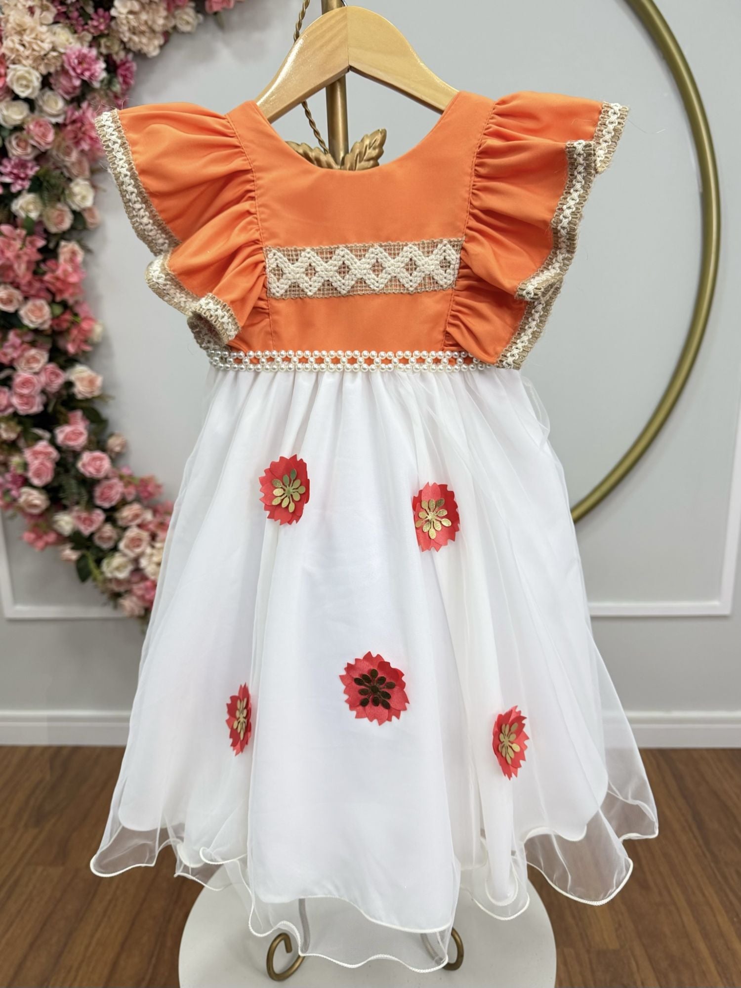 Vestido Infantil Laranja com Apliques de Flores para Festa