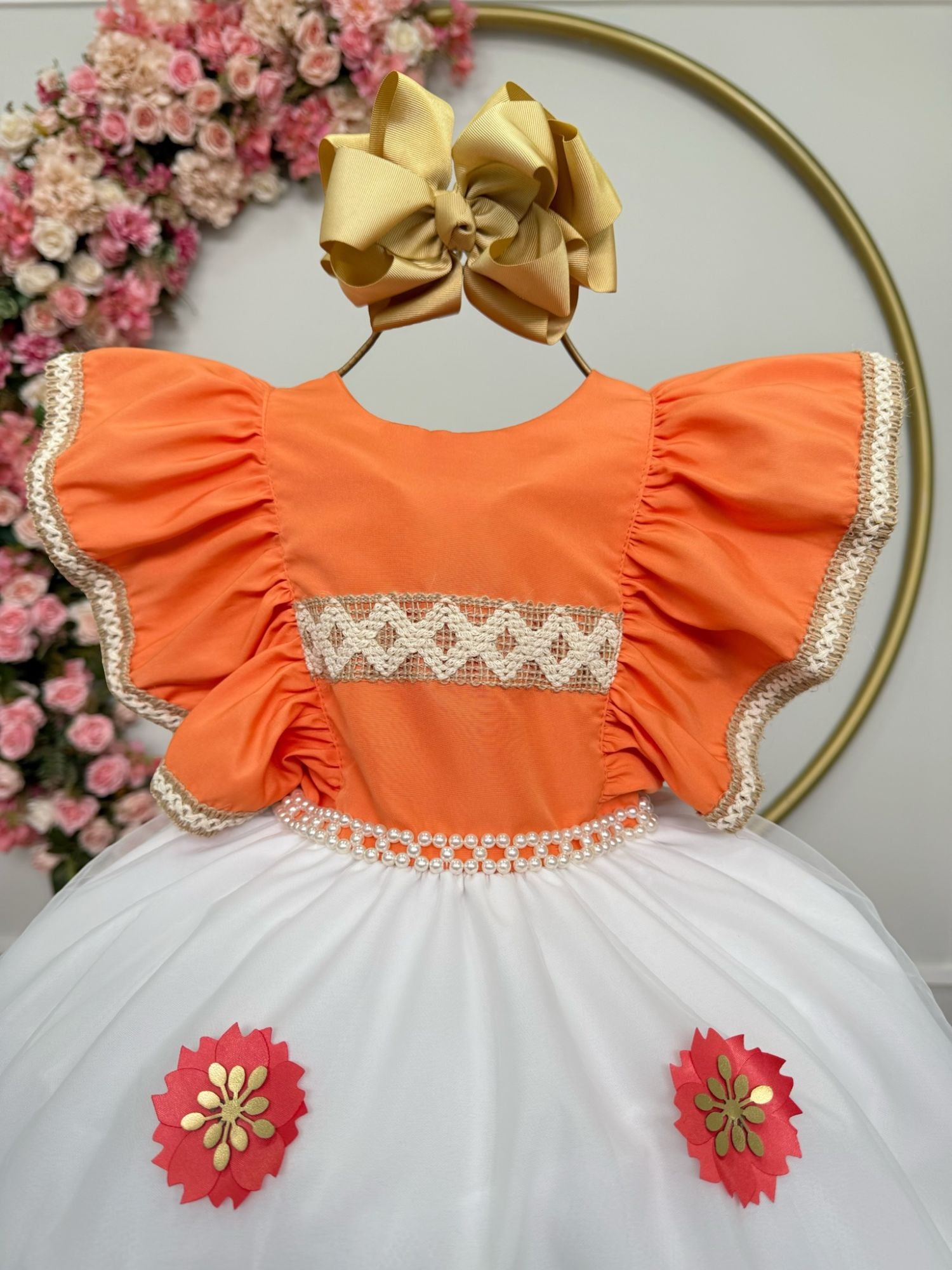 Vestido Infantil Laranja com Apliques de Flores para Festa