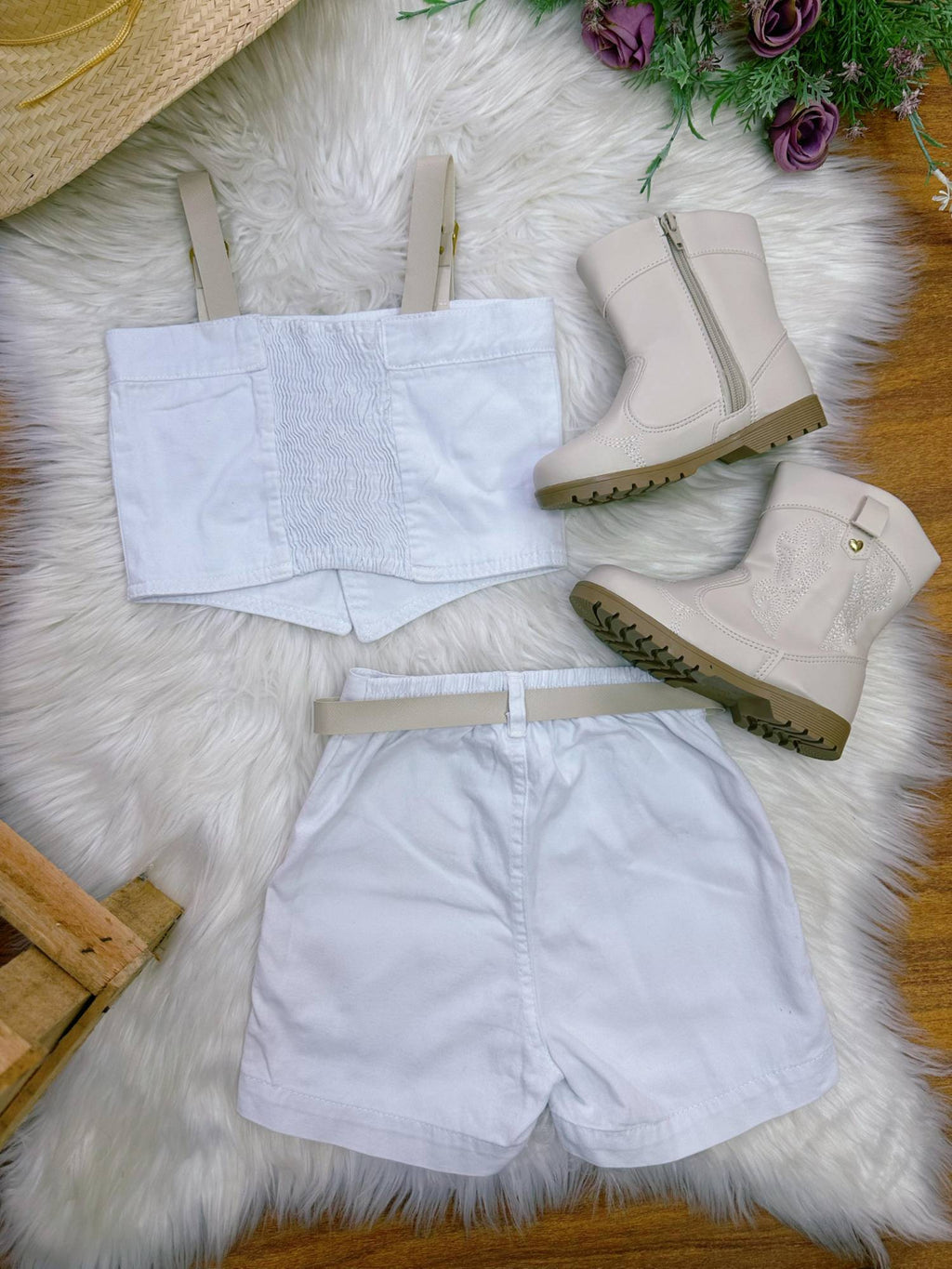 Conjunto Infantil Blusa e Short Branco em Sarja Casual