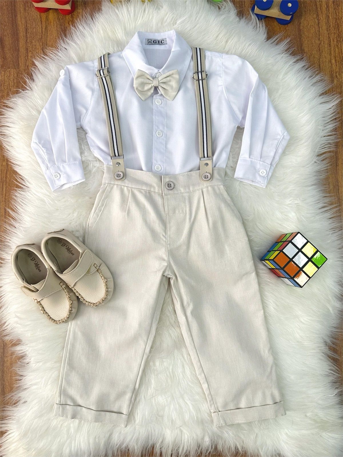 Conjunto Social Luxo Camisa Branca e Calça Bege com Suspensório