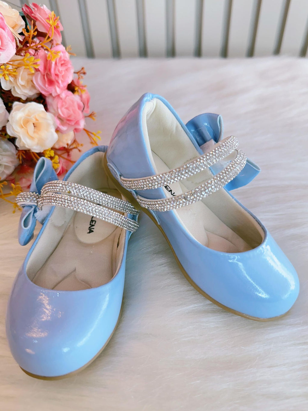 Sapatinho Infantil Azul Claro com Lacinho e Tiras de Strass