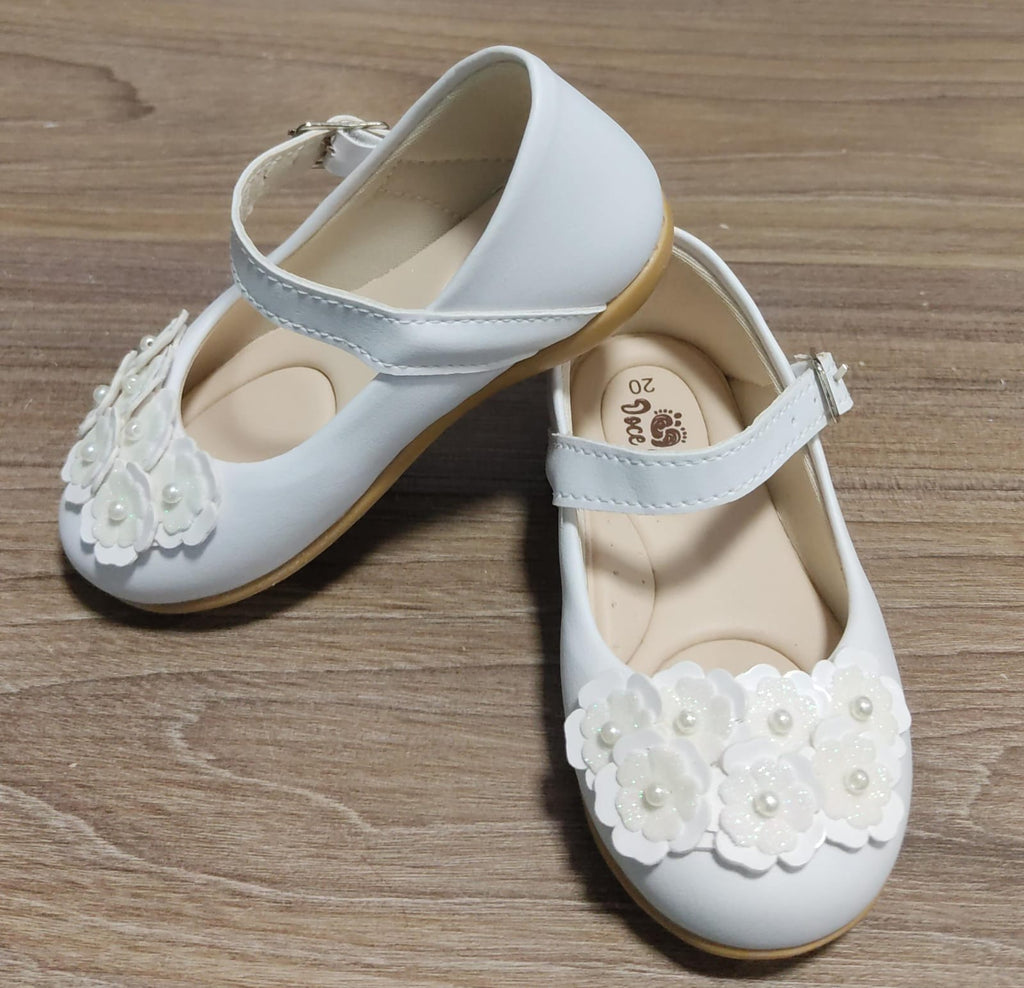 Sapatinho Infantil Branco Fosco com Aplique de Florzinhas